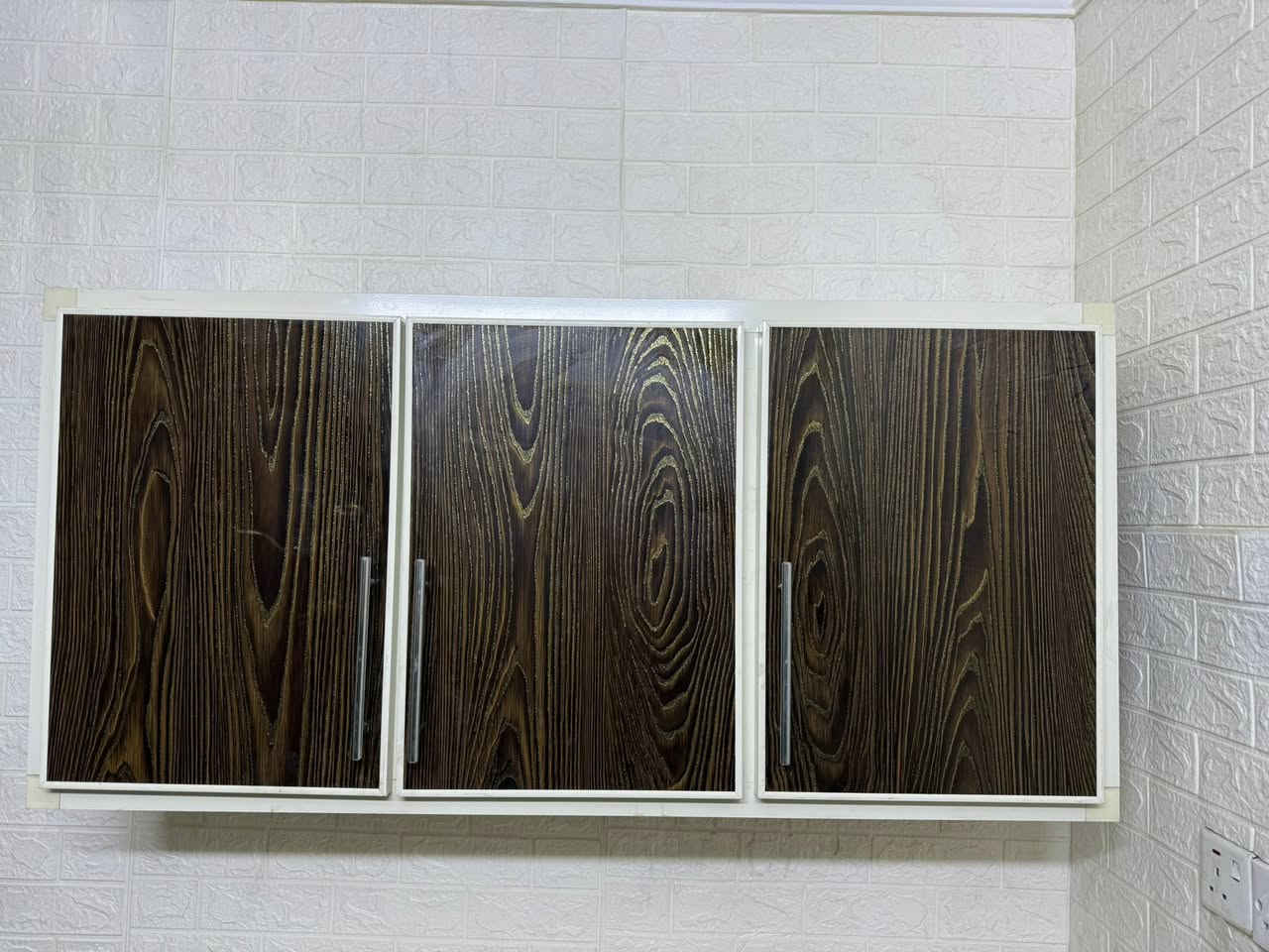 السلام عليكم
كاونتر قطعتين 
الهايدروليك شغال وبي مغناطيس 
الجوة
ارتفاعه ٩١
عرضه ١٢٥
طوله ٣٠

الفوك
ارتفاعه ٦٠
طوله ٣٠
عرضة ١٢٥

السعر ١١٠ وبي مجال للشراي

مكاني بغداد الغزالية
***********
اتصال مباشر او واتساب او ماسنجر
