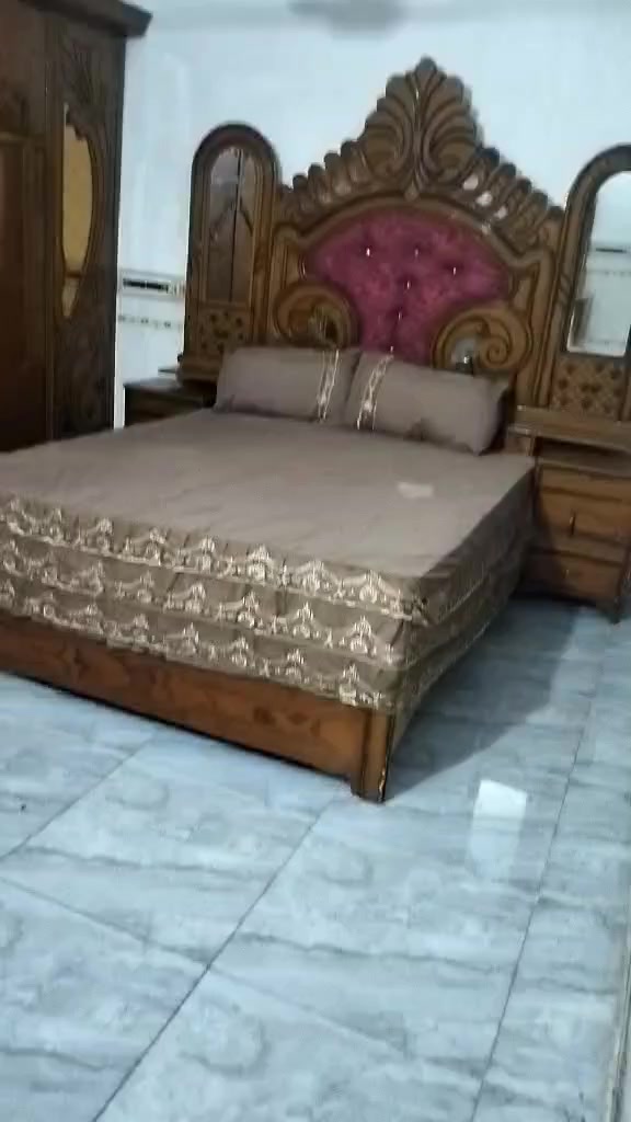 غرفة اخشاب للبيع نضيفه السعر 500 مكاني حصوه حي عداي ***********
