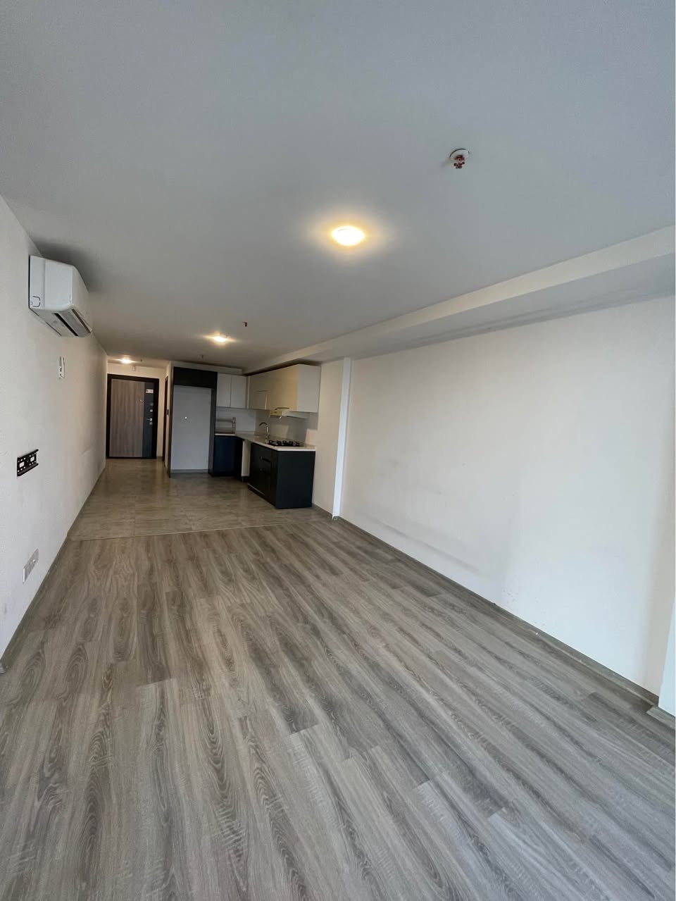 شقة للإيجار في مشروع لايف تاورز 
المساحة ١١٦م / طابق ١٦ 
غرفتين و صالة 
السعر ٤٠٠$
——————-
شووقە بۆ کرێ لە پڕۆژەی لایف تاوەرز
ڕووبەری ١١٦م / تابق ١٦ 
دوو ژوورو هۆڵ
نرخی : ٤٠٠$ 

0750 374 7727 أربيل, العراق
