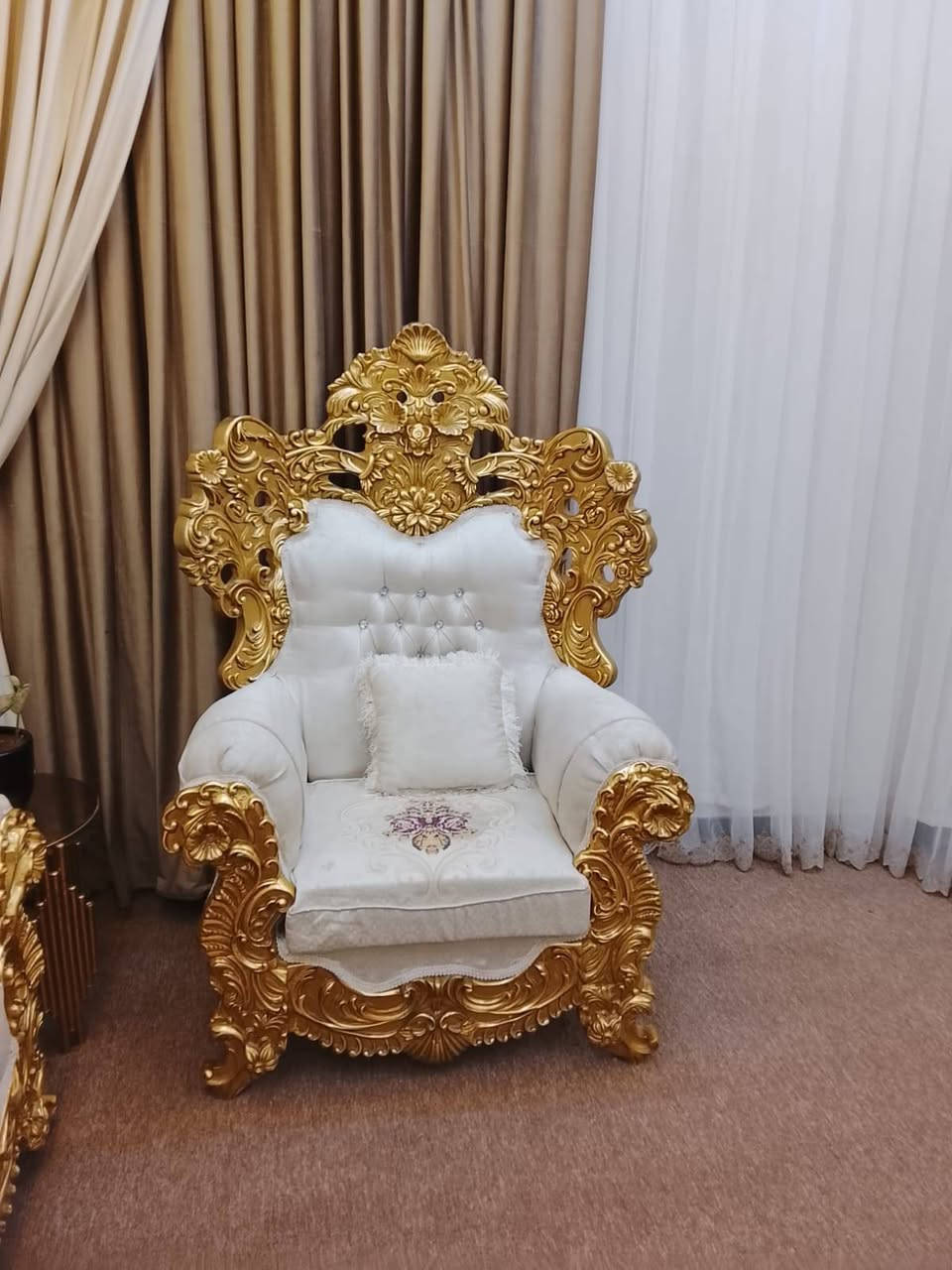 قنفات ملكيه 6 قطع يعني عشر مقاعد نظيفات للبيع سعر 750 كلش قويات بل حقيقه فخمات البصرة, العراق


**إذا كنت صاحب هذا الإعلان وتريد حذفه لأي سبب، رجاءا أرسل رسالة إلى الدعم الفني**