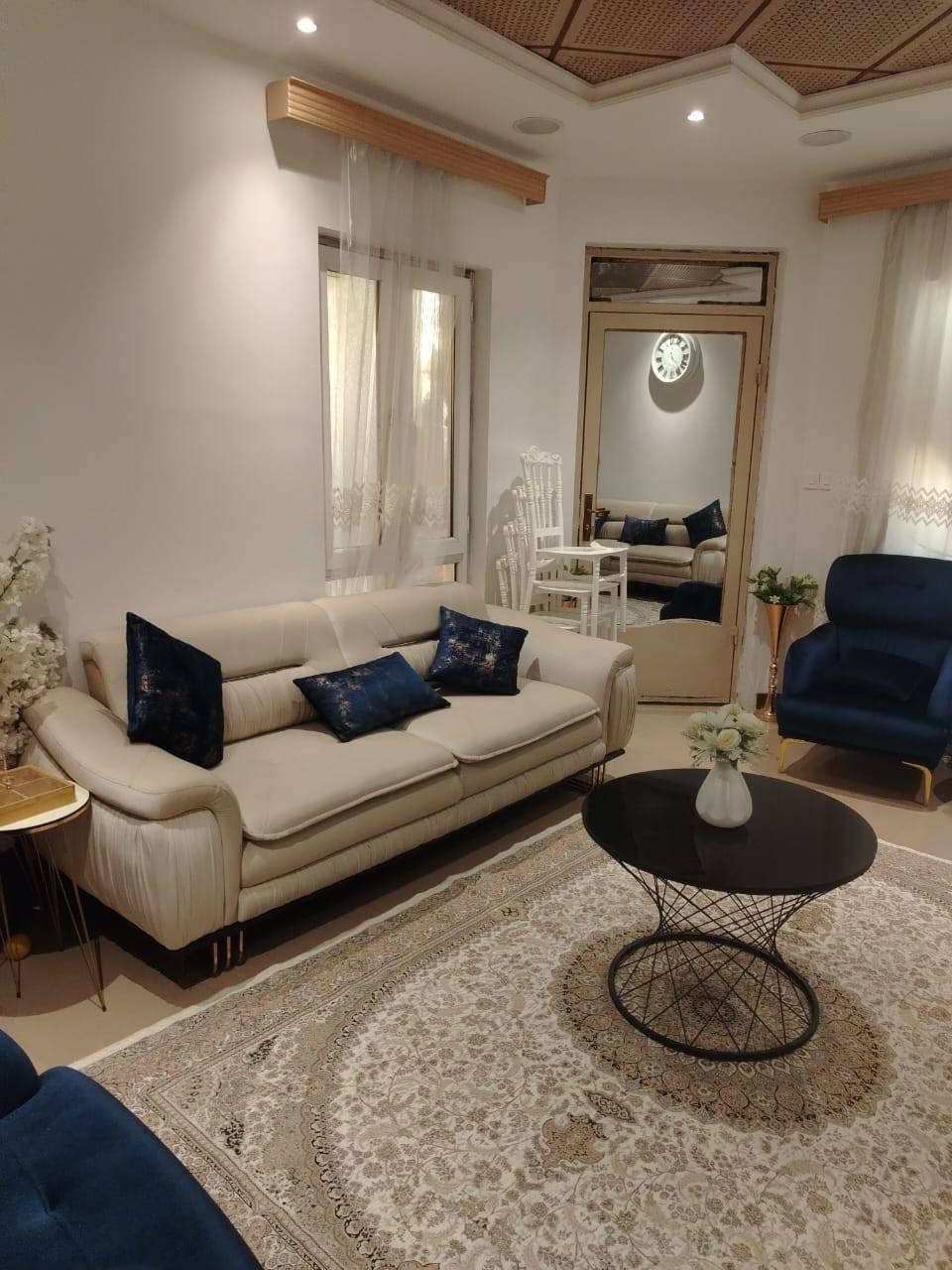 #عروضات_مكتب_قصر_نينوى

دار للبيع حي الإخاء الأولى قرب مدرسة الإخاء 
شارع الحدائق موقع مميز 

المساحة ⬅️135متر واقع حال بل سند 119متر 
واجهه ◀️9
الطابق الاول ◀️غرفتين   نوم صحيات وهول واستقبال ومطبخ وكراج

الطابق الثاني  غرف نوم  وبيتونه  

ملك صرف شارع تبليط بعرض 12 اتجاه شروق تسليم مفتاح 

للاستفسار اكثر مراجعه مكتب قصر نينوى الكائن سايدين البحرين او الاتصال على الارقام التاليه

نستقبل عروضكم العقاريه على الماسنجر أو الواتساب 
                                  
 ***********

*********** واتساب                         ‬
