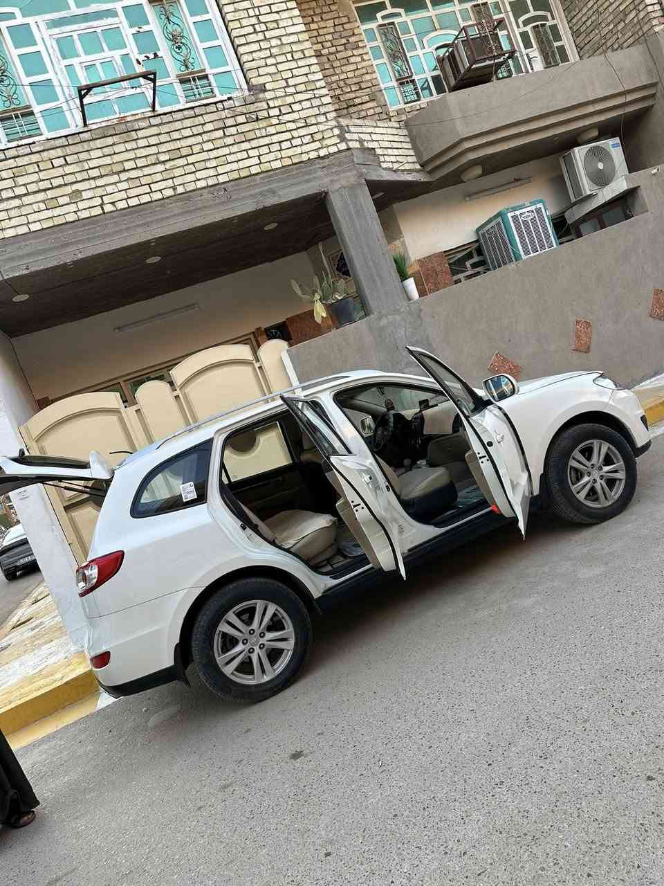 سلام وعليكم سنتافيه 2011 خليجي كير مكينه وضع الشركه السياره حيل نضيفه ماشيه 149 تخم تايرات جديد العنوان بغداد كاظميه رقم الهاتف *********** السعر 180
