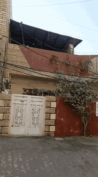 دار للبيع الشعله دوانم الغربي  الفرع المجاور لحسينيه حبيب بن مظاهر قبل السجه
***********
