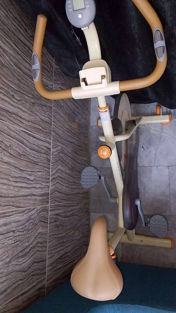 يتحمل وزن 150كيلو
يقيس نبضات القلب 
يقيس المسافة المقطوعه 
استعمال اسبوع بعده بالكارتونه وتگدر تتحكم بالارتفاع بالمقعد وبالمفاصل مالت مكان اليد  وبي ستاند للتلفون ويصفط للأماكن الصغيره 250 وبي مجال بسيط


**إذا كنت صاحب هذا الإعلان وتريد حذفه لأي سبب، رجاءا أرسل رسالة إلى الدعم الفني**