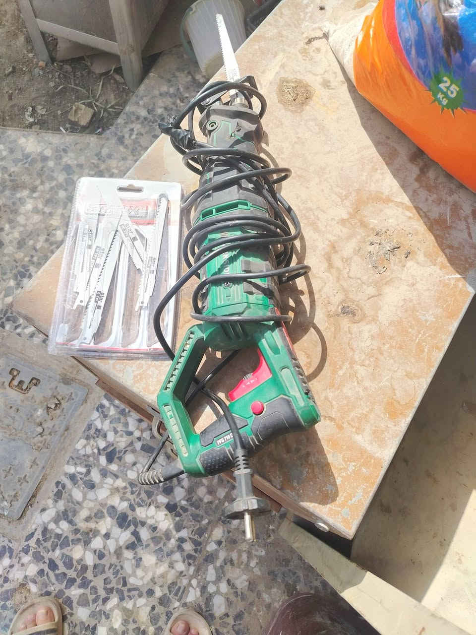 منشار ترددي اخو الجديد شغال ويا تيغ بكل احجامها سعر 35 او مراوس بدريل لقمه شحن بغداد الامين ***********7
