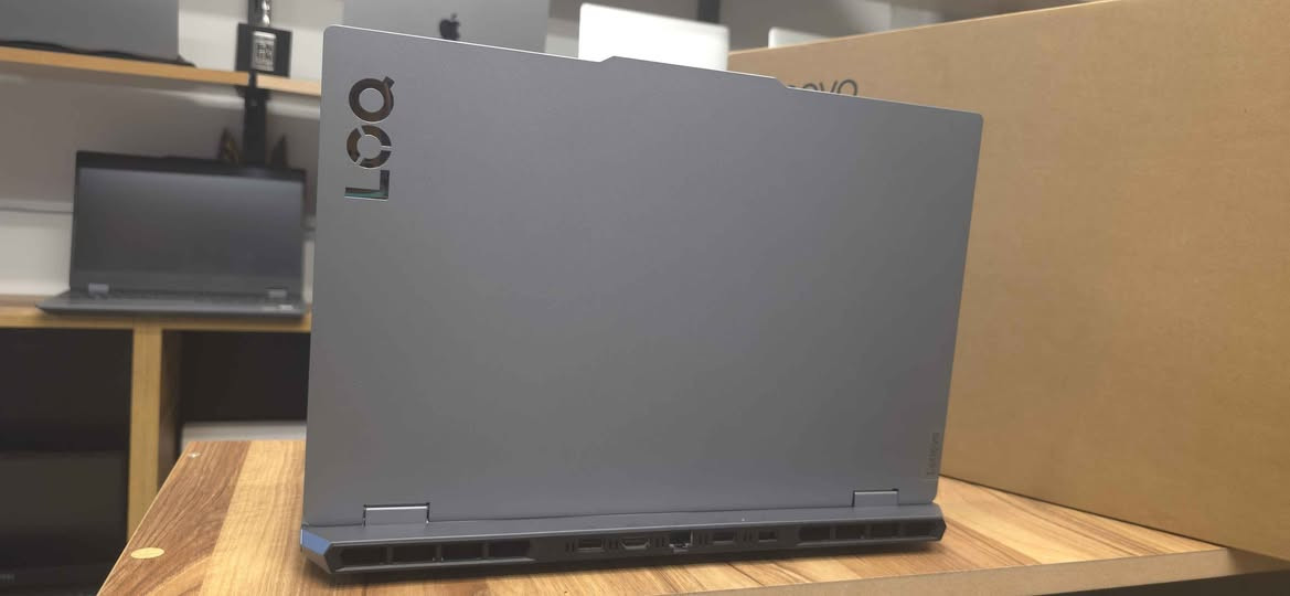 كوردی _ عربی

 Lenovo LOQ 
تایبەت بە یاری (Gaming) و ئەندازیاری و مۆنتاژ، لە دۆخێکی یەکجار نایابدایە

 بەبێ کێشەیەکی تەکنیکی تەنها تەبعی کیبۆرد هەیە لەسەر شاشە بەبێ دروستکردنی کێشە.
کارتۆن و شەحنکەرەوەی ئەسڵی خۆی لەگەڵە.

 ئامێرەکە دێوەزمەیە بۆ ئیشوکار و پرۆگرامینگ و خوێندن بەهۆی پڕۆسێسەرە بەهێزەکەی و ڕامە زۆرەکەی. 
پڕۆسێسەر (CPU): Intel Core i7-13650HX (نەوەی ١٣، زۆر بەهێز بۆ پرۆگرامی قورس و یاری)

ڕام (RAM): 24GB DDR5 (بەرزکراوەتەوە بۆ خێرایی زیاتر لە کاتی کارکردنی هاوکاتدا)

بیرگە (Storage): 512GB NVMe M.2 SSD (زۆر خێرا لە داگیرساندن و کارپێکردنی بەرنامەکان)

کارتی شاشە (GPU): NVIDIA GeForce RTX 3050 (زۆر باشە بۆ یارییەکانی وەک PUBG و مۆنتاژ و دیزاین)

شاشە (Display): 15.6 ئینج بە خێرایی 144Hz بۆ جووڵەی نەرم 
باترییەکەی لە دۆخێکی زۆر باشدایەشەحنکەرەوەی ئەسڵی (Charger) و کارتۆنەکەی لەگەڵدایەکۆمپیوتەرەکە بە هیچ شێوەیەک بۆ چاککردنەوە نەکراوەتەوە،

نرخ (Price):780$ (یان هاوتای بە دیناری عێراقی بەپێی نرخی بازاڕی ئەمرۆ) - کەمێک مەجالی تێدایە بۆ کڕیاری ڕاستەقینە.

عربي
 Lenovo LOQ
 قيمنق وهندسة، وبدون أي عيوب اي كسور فقط طبع كيبورد على شاشة و ما يتبين. 

الجهاز وحش بالإنتاجية والمونتاج والدراسة بفضل المعالج الخارق والرام العملاق

المعالج: Intel Core i7-13650HX (جيل 13 قوي جداً للبرامج الثقيلة والألعاب)

الذاكرة (RAM): 24GB DDR5 (تمت ترقيته لسرعة وسلاسة أعلى بالـ Multitasking)

الهارد: 512GB NVMe M.2 SSD (سريع جداً في الإقلاع وتشغيل البرامج)

كارت الشاشة: NVIDIA GeForce RTX 3050 (ممتاز لألعاب الـ eSports وبرامج التصميم)

الشاشة: 15.6 إنش بتردد 144Hz سلاسة عاليةحالة 

البطارية بحالة ممتازةمرفق مع الشاحن الأصلي والكرتونة (البوكس)الجهاز لم يفتح للصيانة أبداً

السعر (Price):780$ (أو ما يعادله بالدينار العراقي حسب سعر السوق اليوم) - السعر بيه مجال بسيط للشراي الصامل والجاد. أربيل, العراق


**إذا كنت صاحب هذا الإعلان وتريد حذفه لأي سبب، رجاءا أرسل رسالة إلى الدعم الفني**