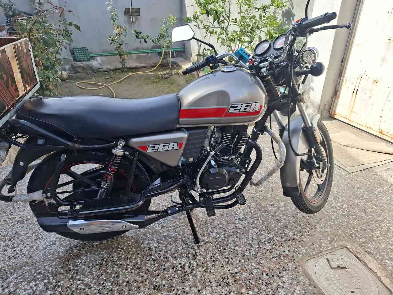 سلام عليكم  عمي دراجه للبيع دايوان ٢٢ طالعه ٢٣ نضيفه جدن مفوله ضامه مانستخدمه يشيل قليل مال جناي دلفري منتسب راعيه  أوراق اصليه من المعرض مابيه نقص الشراي يتصل *********** الحيدريه خان نص بي خير ويدخل
