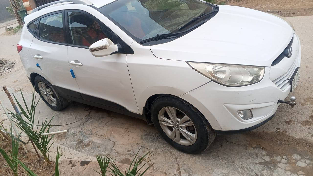 السلام عليكم .... توسان.  موديل.  13
خليجي.   مكينه.  2000  السونور.  كدامك.    سعر.  125
مكان السياره بغداد.  تواصل.   ***********.   واتساب بي الرقم
