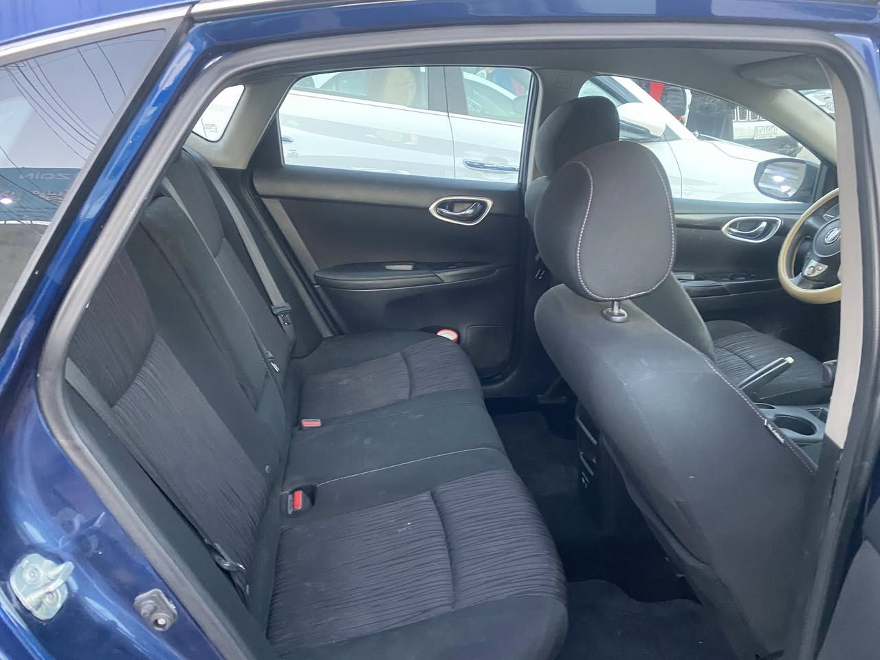 نيسان سنترا موديل ٢٠١٩ فئة sv 
وارد امريكي ماشية ١٠٧ الف ميل 
بصمة تشغيل 
بصمة ابواب 
كاميرا خلفية 
اوتو ستوب 
حادثها ابواب الخلفية وجاملغ خلفي  
*********** 
السعر ١٢٠ وبيها مجال
