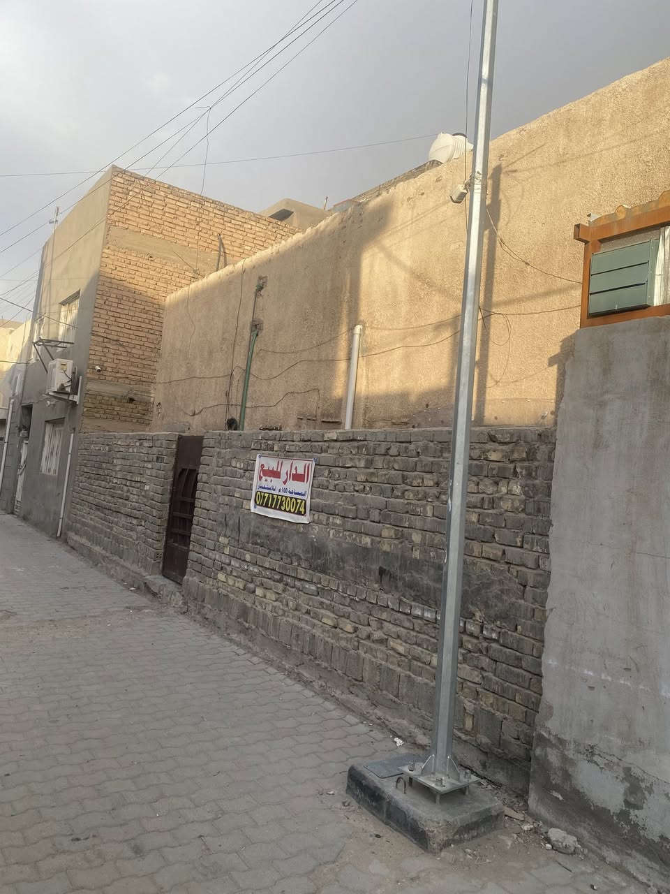 دار للبيع شرطه رابعه شارع لبالات موقع زنجيل لمساحه ١٠٠ متر لواجهه ٥ نزال ٢٠ ابيعلك تفليش  للاستفسار ***********
