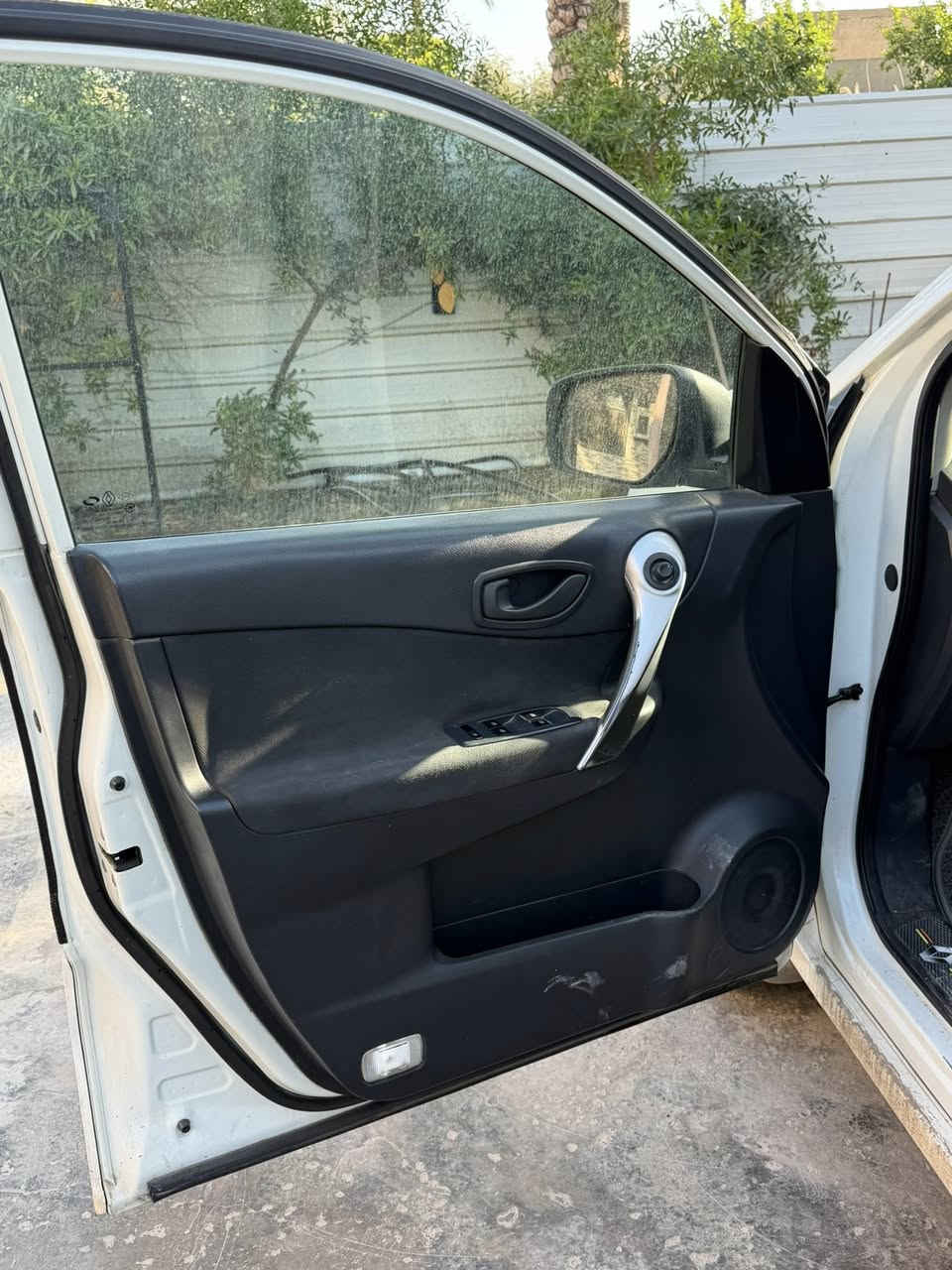 السلام عليكم رينو كوليوس 2012 
ماشية 204 كم 

صدر ومحرك وكير جديدات 

شاشة جديدة تدعم ابل كار بلي والويز 

تخم تاير جديد 

هزة وسنوية جديدة باسمي

بيها جاملغ خلفي وامامي والجنطة وصور السونار الفحص موجودة بالمنشور 

السعر 85 وبيها مجال  مكانها بغداد الطارمية 

***********
