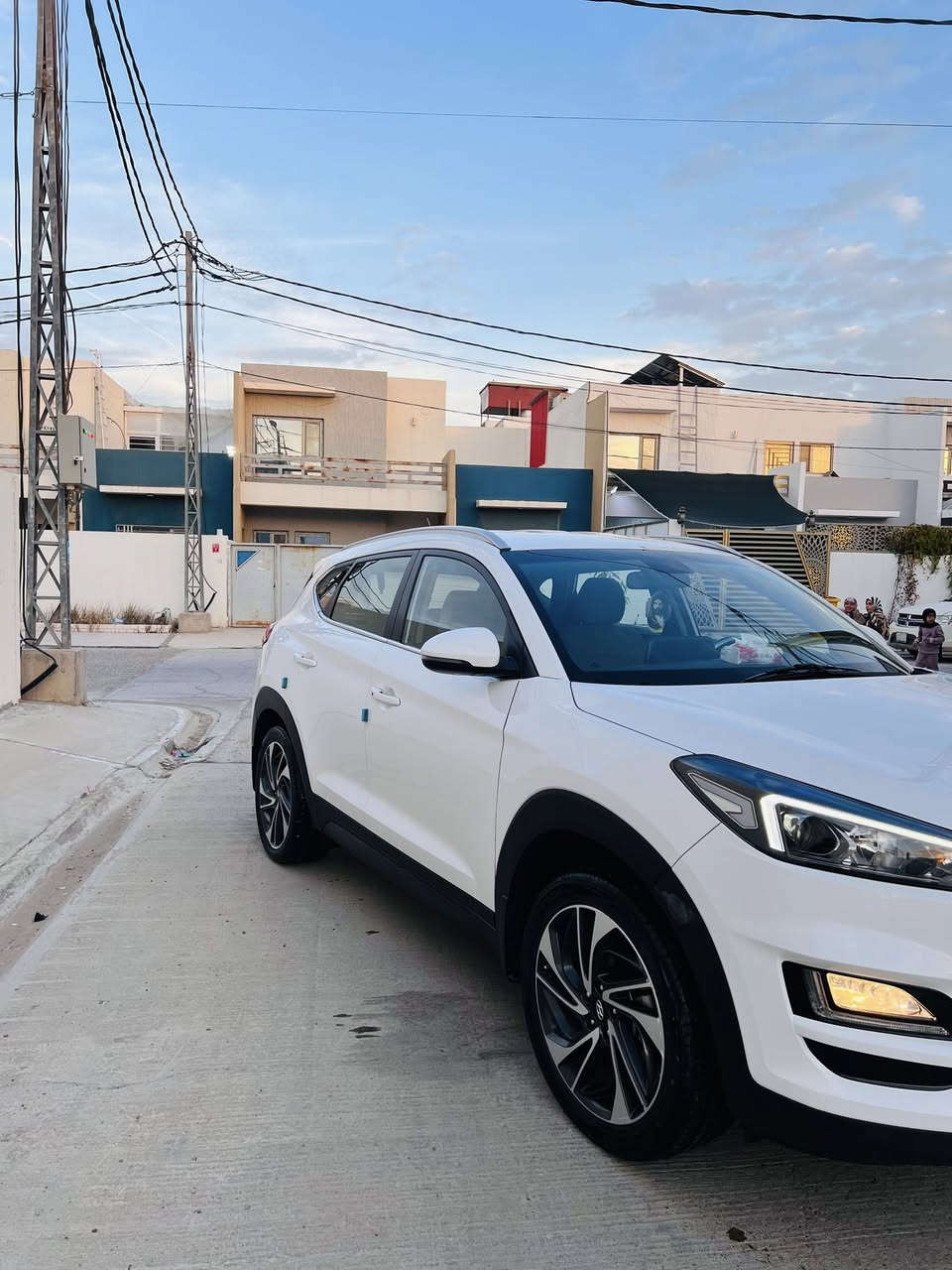 سلام عليكم
توسان مديل /2020 البيع 
سياره كفاله عامه ماعده كارت اربع اصابع 
سياره جديده كلش 
مواصفات 
شاشه 
تحكم ستيرن جهتين 
كشن كهربائي 
وهواي مواصفات من ضمنه شحن التلفون بدون لاسلكي 
سياره جديده ماشيه 90 الف بس 
السعر /198 وبيه مجال 
الرقم/***********
العنوان /النجف 
مامتواجد بل فيس
