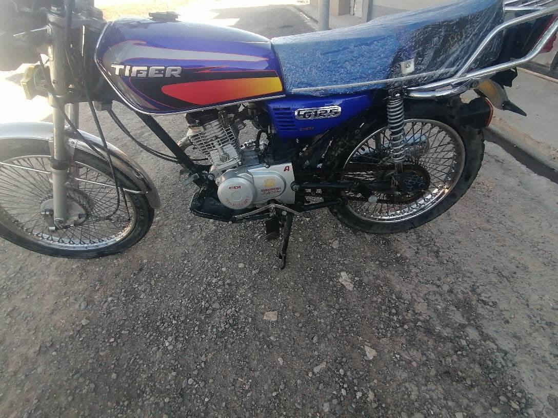 دراجه ناريه ايراني للبيع موديل 2018 اوراقه موجوده كهربائيات كله شغاله سعر 350 بيها مجال للاستفسار اتصال ع الرقم ***********
