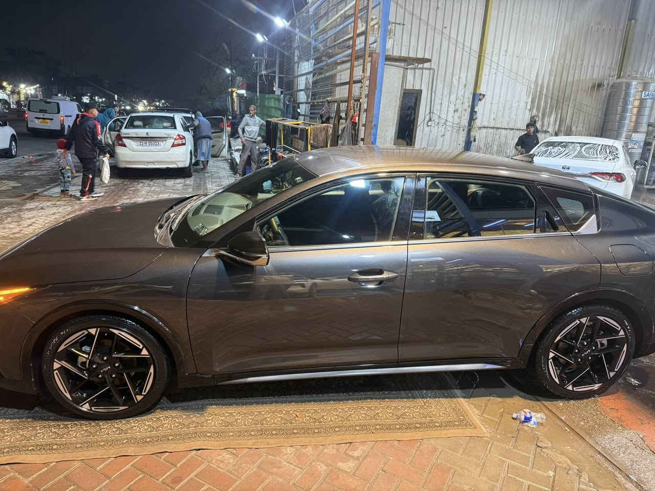 السلام عليكم 
كي فور 2025
وارد امريكي
Kia k4
فول مواصفات عدا فتحة 
.تشغيل عن بعد  اشاير بلمري رادارات
.اشارة ترحيب 
.كشنات تدفئة
الداخل لونين 
كشنات جلد لونين اوتو هولد
.سايد بريك كهربائي
.رادار جانبي وامامي 
.مازدات led لد ثلاث عدسات
.قيادة ذاتية 
.تحديد مسار
.شاشة متصلة 
.اضوية داخلية لمس
.تحكم كامل عن طريق الشاشة 
. دشبول بيانو 
مكينه 2000 دوش 

الحادث موضح بالصور 
تبديل فقط جاملغ والبابين نفسهن شتغلتهن شغل درجه اوله
ايرباك فقط البرده.
السعر :168قفل
بدون لوحات منفيس بسمي
***********
