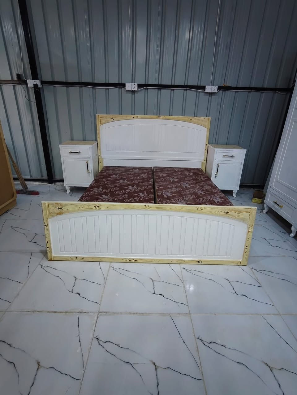 غرفه صاج عراقي جديد ابيض صبغ حراري السعر مليون 150 ألف شد ونقل داخل بغداد مجاني محافظات كروه ***********
