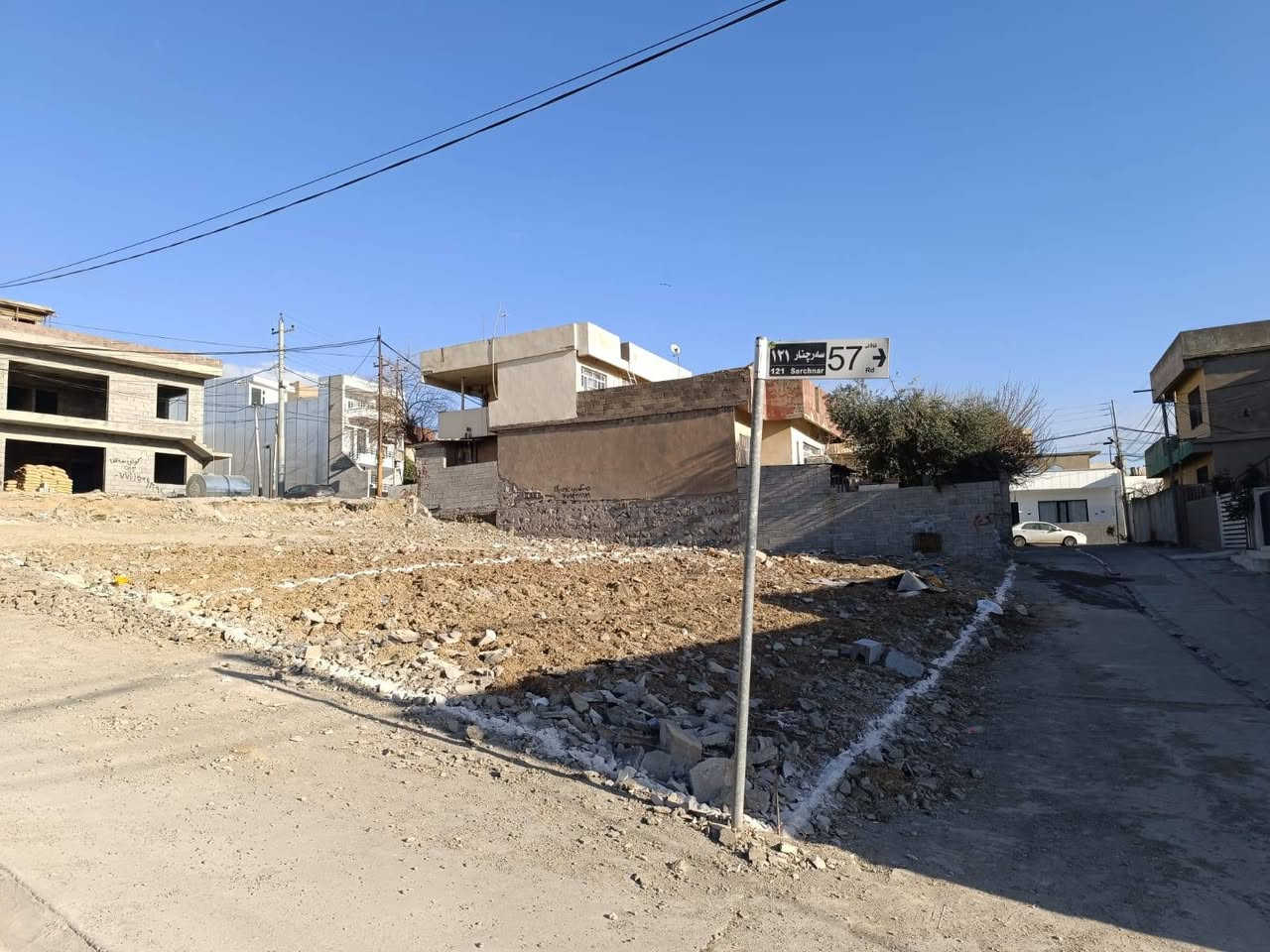 (زەوی بۆ فرۆشتن لە سلێمانی لە گەڕەکی سەرچنار)
شوێنەکەی خۆشە
بەرامبەری بەتاڵە
بەردەمی حەدیقەیە 

نزیکی بازاڕو دوکان و قوتابخانەیە 

مساحەی 175متر
ڕوکنە 

نرخی 7دەفتەرو 80وەرەقە وە مجالی تێدایە

تلفون، واتساپ ***********
