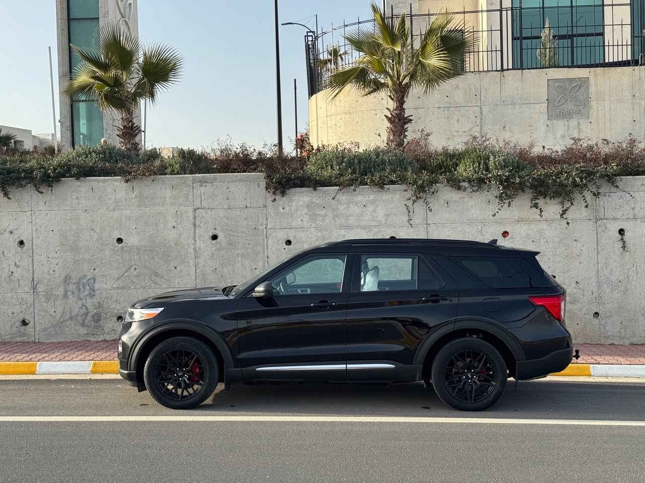 کوردی//عربی
FORD EXPLORER 2023 XLT 4X4

فۆرد ئێکسپلۆر (XLT) دەبڵ ئەکسل مودیل: 2023

ڕەنگی: ڕەشی قەتران

ژمارەی کورسی: ٧ نەفەری

ماوەی ڕۆشتن: تەنها ١٥ هەزار مایل 

حەجم مەکینە: 2.3L TURBO (٤ بستۆن) مەرغوب

بێ بۆیاخ بێ سارد بێ چاڵ و شوخت
نموونەیە لە جوانی وردەی نییە و زۆر تازەیە

(دەعامی بۆ دەعامی بە شەرت تەنها ڕوبع بۆنید بۆیاجە چەملغی سەکن  بیلاد گۆڕاوە بێ ناوگرتن) پێشی کامل بیلادیە 

هەموو ئێرباگەکانی بیلادیە بە داشبڵەوە

مواصەفات: XLT

گێچ ئەلیکترۆنی
٤ دەرگا بەصمە
شەغال
سیستەمی سەماعە ١٢
شاشەی داشبوڵ کامل دیجیتاڵ
٣٦٠ پلە حاسە
حاسەی پێش
حاسەی پشت
حاسەی تەنیشت
گێڕ ماوس
برێک بەصمە
ئۆتۆ هۆڵد(AUTO HOLD)
ئۆتۆ ستارت(AUTO START)
ئۆتۆ ستۆپ(AUTO STOP)
٣٦٠ پلە ڕادار
ڕاداری پێش
ڕاداری پشت
ڕاداری تەنیشت
٣٦٠ پلە کامێرە
٨ مۆدی لێخوڕین
سیستەمی (ECO)
سیستەمی(SPORT)
سیستەمی(NORMAL)
سیستەمی(TOW/HAUL)
سیستەمی(SLIPPERY)
سیستەمی(LOW TRACTION)
سیستەمی(TRAIL)
تەحەکوماتی سەر سووکان
سووکان هیتەر
کوشن جلد
کوشن کارەبای
کوشنەکانی پێش و دوا هیتەر
سنوق شەفت و کارەبای
لایتی پێشەوە( لید ، دەبڵ عەدەسە،زینۆن، بلاجیکتۆر)
لایتی پشتەوە(لیدی کامل)
تایە و ویلی ٢٠ گەورە
دەبڵ ئەکسل (4x4)

ڕەقەم سلیمانیە تەحویل و غرامە بە شەرت
سەنەوی تا ٢٠٣١ تازەیە

گێڕ و مەکینە و کارەبایات و تەبرید بە شەرت
گێر و مەکینە نەکراوەتەوە
کامل سێرڤەر کراوە و چوار تایەی تازەی لە ژێرە
نووقسانی نییە و وەک بیلادی ماوەتەوە

ناونیشان سلیمانی
ژمارەی تەلەفوون و واتساپ
0773 836 3591
0750 152 7025

FORD EXPLORER 2023 4X4

فورد اكسبلور (XLT)  دبل ئکسل موديل : 2023

اللون : اسود

عدد المقاعد ( 7.راكب )

عداد المسافة :40 الف

حجم المحرك : 2.3L TURBO (4,سلندر)
)
بدون صبوخ، بدون بارد، بدون صبغة وبدون حفر سیارە

 مكفولة دعامية لدعامية فقط ربع بونید صبوغ جملغ سکن تبدیل بیلاد
بدون دواخل  أمام کل بیلاد 
(
كـــافـــة الايرباكات سليمة %100
کل الایرباکای بیلاد سیستم 
دشبول تبدیل بیلاد الایرباک سیستم

المواصفات : XLT

كيـــج الكتـــرونــــي
بصمة ابــــواب
بصمة تشـــغيـــل
تشغيل عن بعد ,𝐑𝐄𝐌𝐎𝐓𝐄 𝐒𝐓𝐀𝐑𝐓
سيتم سماعات ,𝐁𝐀𝐍𝐆&𝐎𝐋𝐔𝐅𝐒𝐄𝐍
شاشة دشبول ديجيتال
كاميرة °360 
كاميرة امامي
كاميرة جانبي
كاميرة خلفي
كيـــر مـــاوس 
هـــانـــد بـــريـــك بصمة
اوتو هولد (𝐀𝐔𝐓𝐎 𝐇𝐎𝐋𝐃)
اوتو ستارات (𝐀𝐔𝐓𝐎 𝐒𝐓𝐀𝐑𝐃)
اوتو ستوب (𝐀𝐔𝐓𝐎 𝐒𝐓𝐎𝐏)
رادار امامي (تحديد مسار)
رادار جانبي  (نقاط عمياء)
رادار خلفي (التحذير من الاصطدام)
حساسات °360
حساسات امامي 
حساسات جانبي
حساسات خلفي
نظام (𝐄𝐂𝐎)
نظام (𝐍𝐎𝐑𝐌𝐀𝐋)
نظام (𝐒𝐏𝐎𝐑𝐓)
نظام (𝐓𝐎𝐖/𝐇𝐀𝐔𝐋)
نظام (𝐒𝐋𝐈𝐏𝐏𝐄𝐑𝐘)
تحكمات استيرن
استيرن هيتر 
كشنات جلد
كشنات كهربائي 
كشنات هيتر 
صندوق شفط كهربائي 
لايتات 𝐋𝐄𝐃 ليد وعدسة زينون بيلادي
بلوجكترات 𝐋𝐄𝐃 ليد بيلادي
بكلايتات 𝐋𝐄𝐃 ليد بيلادي
ويــــل ٢٠ کبیر
دبل ئکسل (4x4)

رقم سلیمانیە سنویە جدید ٢٠٣١
تحویل غرامة بشرط

القير والمكينة غير مفكوكين – بشرط
القیر و المکینە تبرید کارەبایات کل بشرط

تفاصيل اكثر الاتصال على ارقام التالية
واتساب و رقم:
