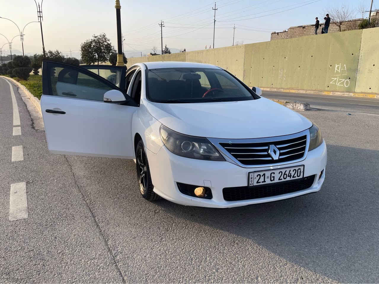 رينو سه فران موديل ٢٠١٢
٢٢٠ هه زار رويشتووه 
نيو جه مه لاخي لاي سه ياقي بؤياخه له سه ر ساخي بؤجواني
سه نه وي تا ٢٠٢٩ تازه يه
نمونه يه له جواني
٤ ويل و تايه ي لؤلي له ژيردايه
رؤني يادرؤليكي گيري ١ هه فته يه گؤريومه 
سيرڤسي عامم لؤ كردووه 
مواسه فات خليجييه 
به سمه يه
شوين قه لادزه
سحره كه ي ٨٥ گه لاو مه عامه له يه كي برايانه
*********** 

رينو سفران موديل ٢٠١٢
ماشيه ٢٢٠الف كيلومتر 
صبغ نص قطعه بس رفرف يم السائق للجمال 
سنوي مجدد حتي ٢٠٢٩
٤ ويل وتايرات جدد
هايدروليك مال كير تم تغيره قبل اسبوع
سيرفس عام قبل فتره
مواصفات خليجيه
بسمه
عنوان قلعدزن محافظه السليمانيه سعره ٨٥ و بها مجال
*********** Singapore
