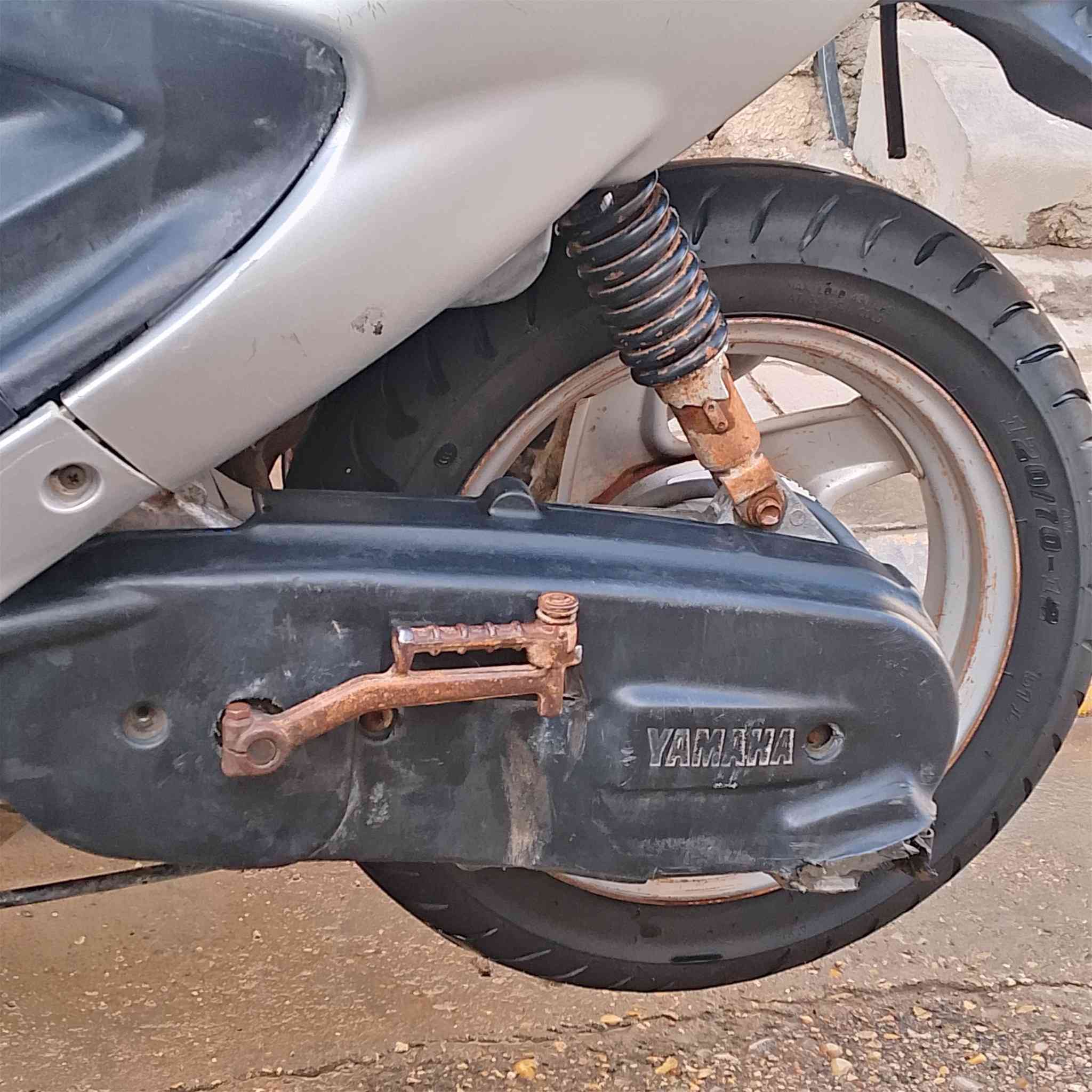 السلام عليكم
دراجه اكزز للبيع الدراحه حلوه

 مكينه مفتوحه   زوج تايرات جدد 

لايت شغال اشاير شغالات

  النضافه كما موضح باصوره  

السعر 400وبه مجال قليل 

مكان ناصريه مركز 

رقم الهاتف /***********
