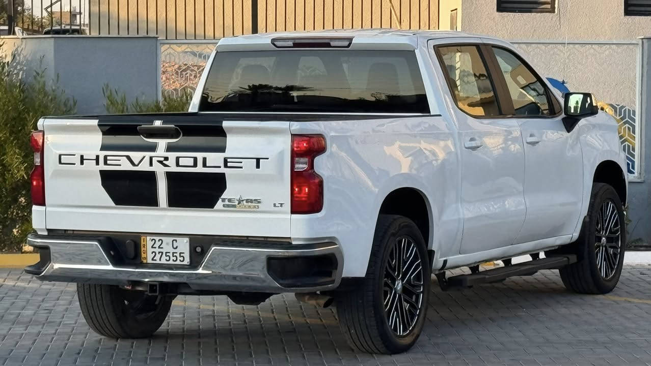 Chevrolet Silverado Lt 2020 شيفروليت سلفرادو
باب طويل بدي قصير المرغوب 
ماشيه 65 الف ميل حقيقي
ضررها بامريكا بسيط جداً 
صبغ ثلاث قطع فقط الباقي مكفول 
( بدون لغد بدون شاصي ) ايرباك برده فقط
بارد بسيط في مقدمة القمارة
المواصفات Lt : 
- محرك حجم 5,300
- داخل لون اسود و بيجي
- كشنات جلد
- شاشة كبيرة كار بلاي
- كاميرا خلفيه دوارة
- تحكمات ستيرن 
- حساسات خلفية 
- انارة بدي 
- ويل حجم 22 اصلي
- زينون بلادي
- هاند بريك كهربائي بصمة
محرك و كير جاهز ممفتوح شرط الفحص
صدر و تخم تايرات جدد
السيارة بالواقع احلى من الصور
جاهزة و لا كلوب مشتغل بالدشبول
 مسويلها ادامة سيرفس كامل
السعر 228 يها مجال بسيط
عنواني بغداد / الكرخ
***********
***********
