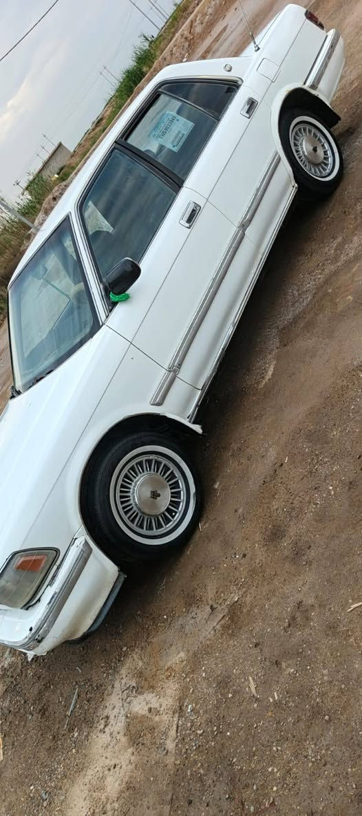 سلام عليكم سيدان للبيع جاهزه مال بيت ما مشتغله عبريه كفاله عامه مرشوشه حزام  مكيمه وكير شرط كارتون رقم بغداد سنويه ال ٢٨  تخم تاير  غرفه وكشنات حلوه مال الشركة مداور شوكت ما يعجبك مكان السياره واسط قضاء الحي رقم الهاتف *********** # *********** السعر ٥٨  يسره بلادي
