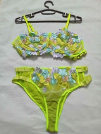 ملابس • متوفر توصيل • سعر القطعة