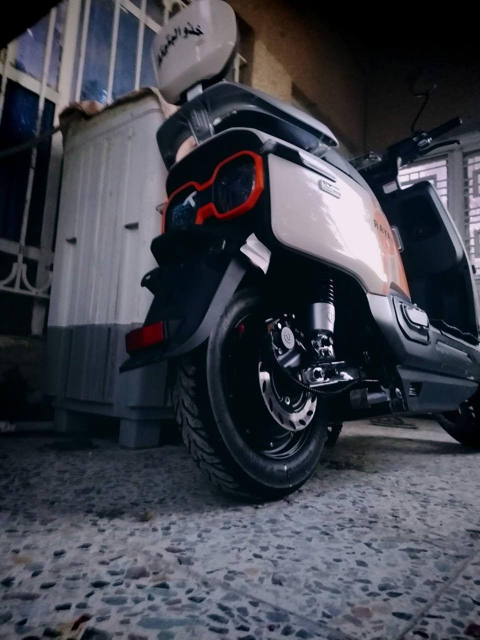 السلام عليكم دراجه شحن للبيع اخت الجديده سعرها قفل650 الف الشراي يتصل ع الرقم ***********
