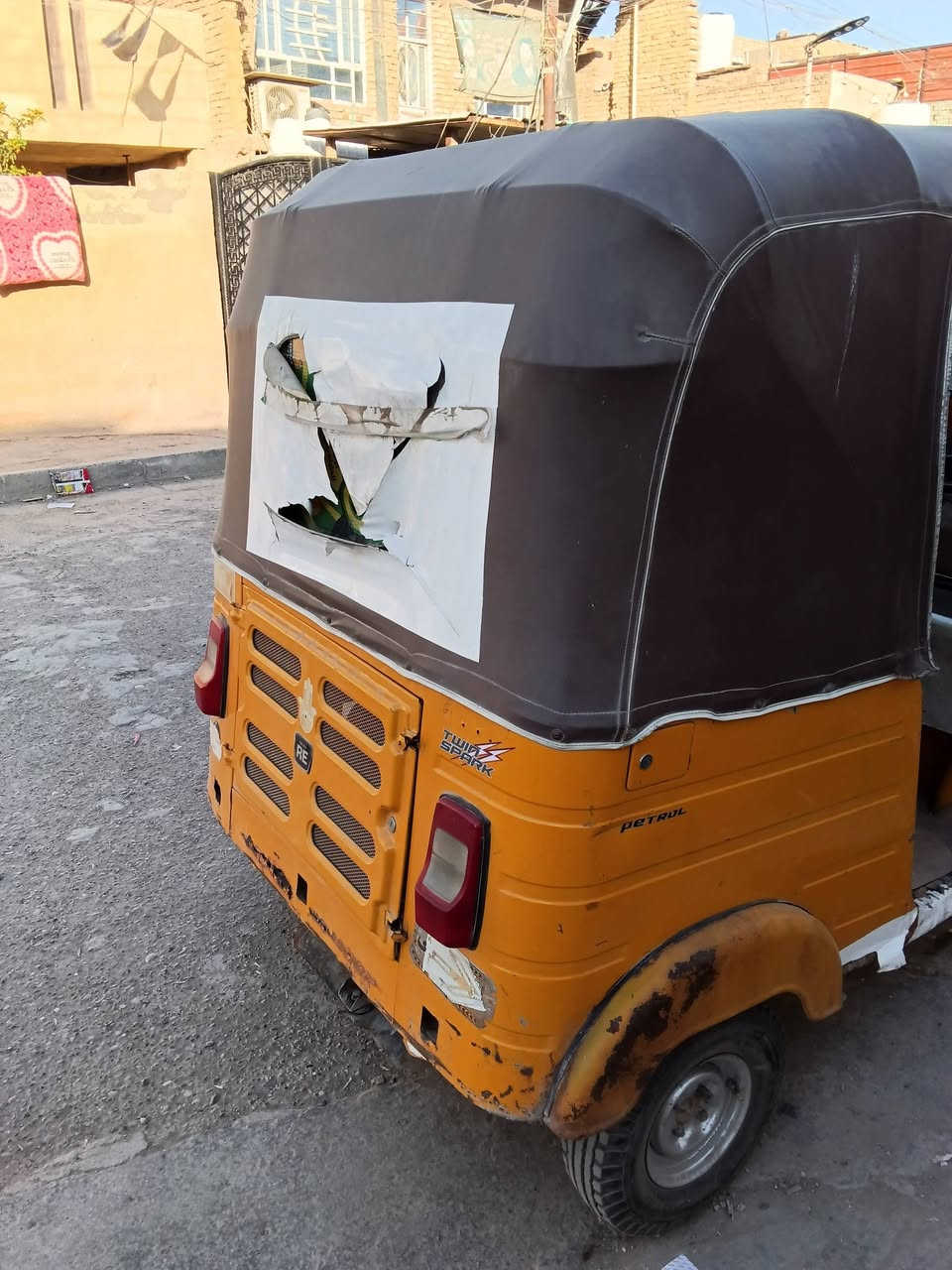 السلام عليكم تكتك موديل 19 مرقمه بسمي بيهه خياسات لامعمره ولا مصبوغه سعر 5500 مكاني  بغداد شهداء العبيدي رقمي ***********
