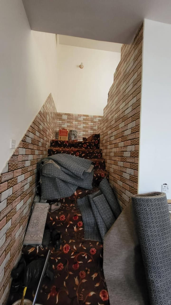 سلام عليكم بيت مساحة 200م طابو زراعي سند 25 العنوان الكوفة نهاية شارع معمل الموز قرب الكنطره
***********
السعر 85 وبي مجال
