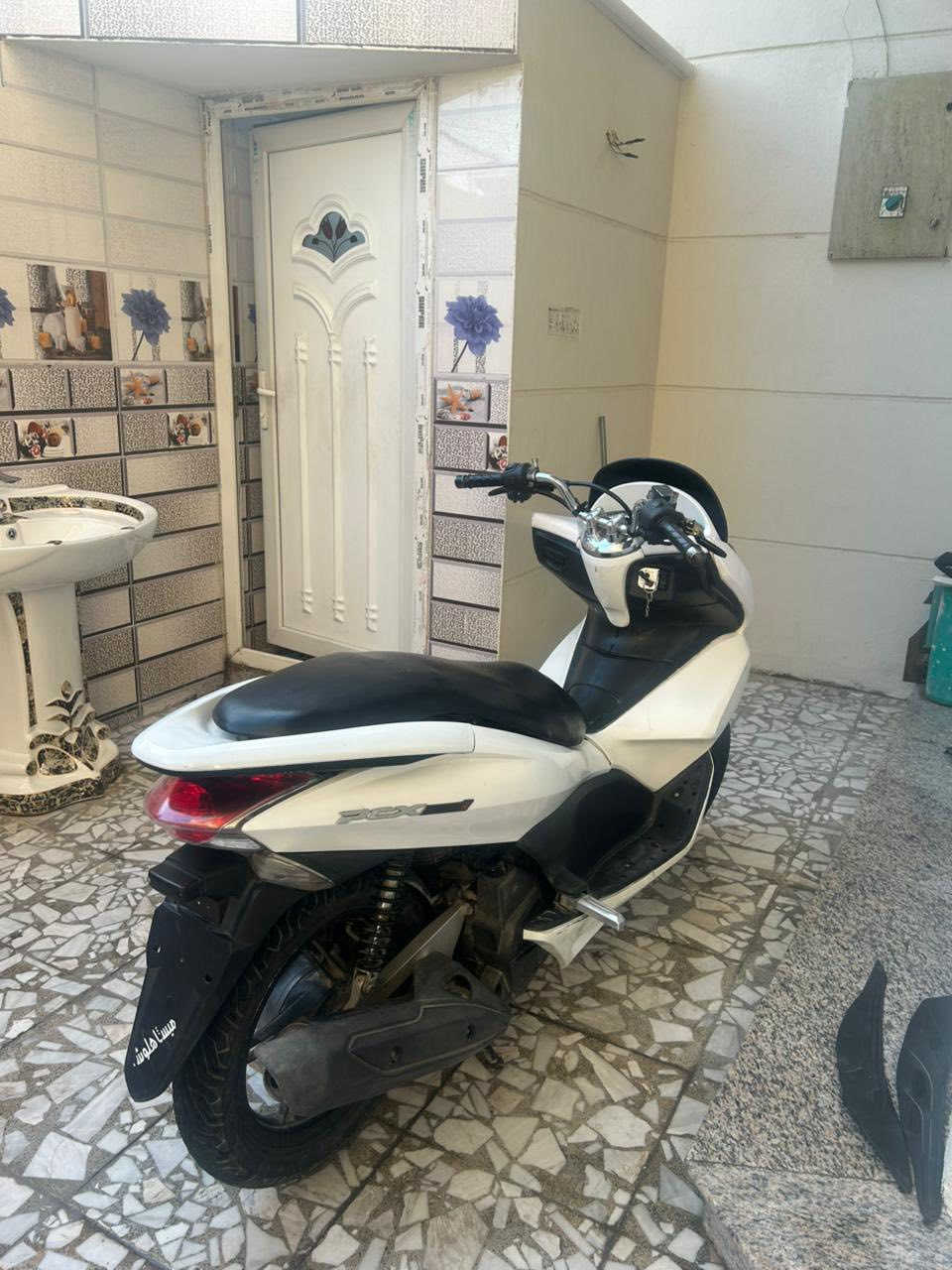 السلام عليكم
دراجه بي سي اكس جيل الاول مال رمبه لون ابيض صدفي دراجه مكفوله مكينه وكهربائيات
العنوان بغداد البلديات
***********
