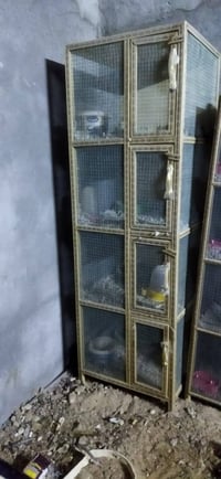 خانات كاملة • واجهة خشب 4م • قفل جبرة حديد