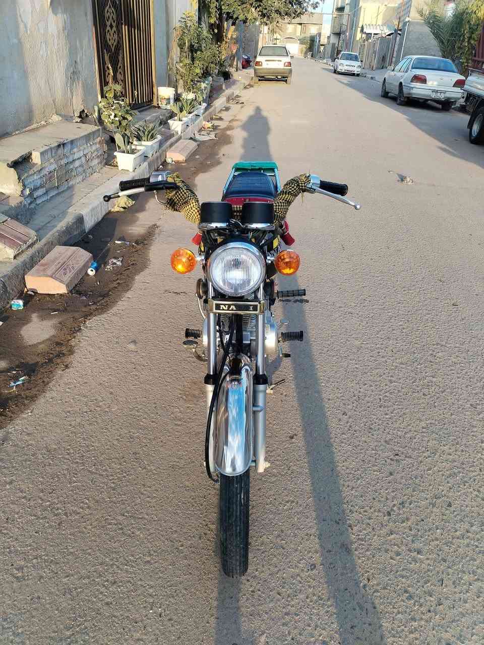 سلام عليكم دراجه للبيع اوراق اصولي شاصي 17 ولغراض كلها 25 مكينه ارابيدو  صالها شهرين مشدوده ما مفتوحه غير بس تفيلس اوراق كامله احمد شهاب رايدها مليون بيها مجال***********
