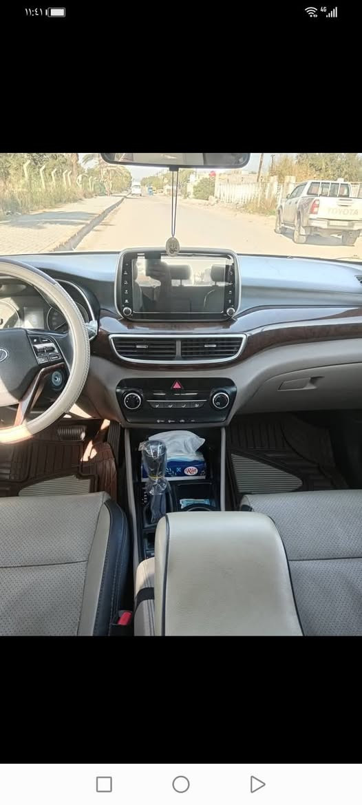 السلام عليكم متاح سياره توسان خليجي رقم بغداد 2019 مواصفات بنوراما +خمس عدسات +مكينه الفين +٣وضعيات قياده +تحكم ستيرن +كامره اماميه و خلفيه +داخل صاج +تبريد قطعتين +لايت دوار مع ستيرن +حساسات خلفيه+ مكان السياره بغداد الزعفرانيه شارع المعهد للتواصل رقم الهاتف ***********
