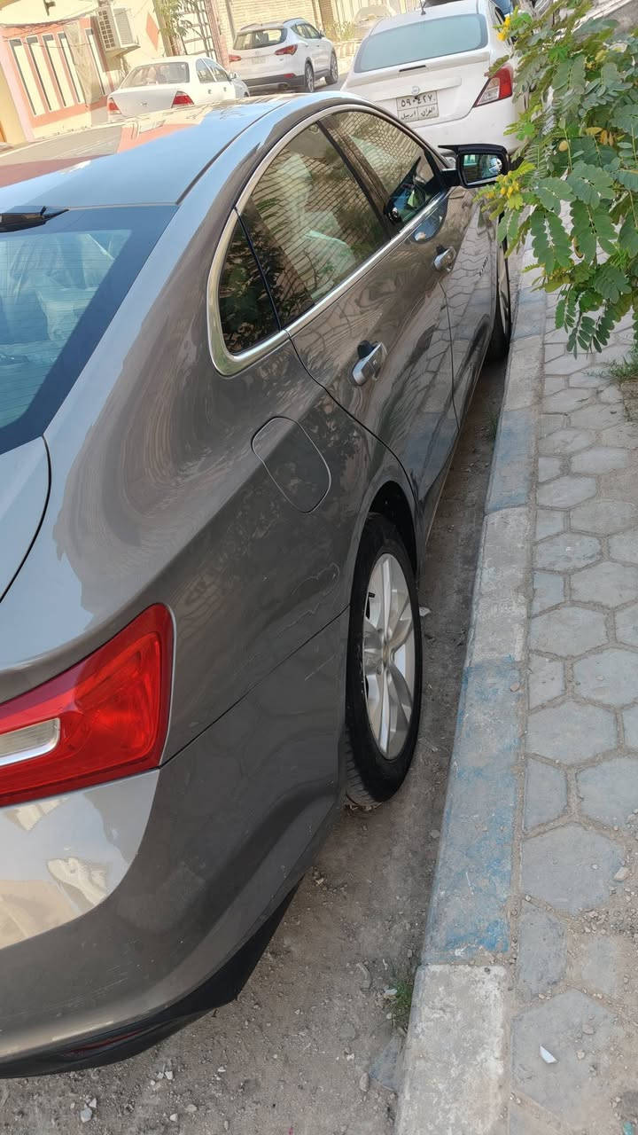 السلام عليكم ماليبو 2018  LT      السياره كلش حلو وجاهزه من كلشي جلد خمسه بصمه محرك جيد كير جدير  حداديه جديه شاشه كار بلي ملونه وارد كندي بانزين عادي كيجات كيلو متر مو ميل السياره بيه ثلاث قطع صبغ بنيد وجاملغين فقط بدون دواخل تبريد ثلج بابل بسمي *********** السعر 115. بيه مجال
