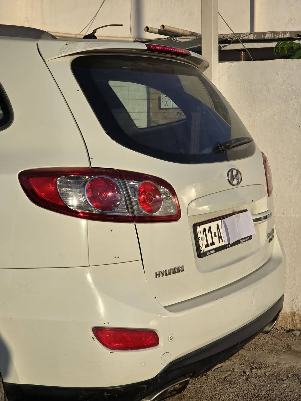 السلام عليكم 
سنتافي موديل 2011 خليجي
رقم بغداد دولي
ب اسمي شخصيا 
هزه جديده 7 راكب 
محرك 6 سلندر 3500
شرط لاتبخير لاتنقيص
حساسات خلفي
كير اوتوماتيك
ارضيه مغلفه جلد
سنوية جديده ب اسمي 
تحويل ثاني يوم
السياره فيها صبغ بارد خفيف جدا في الجهه اليمنى 
للاستفسار
الاتصال على الرقم 
***********
مكاني محافظة الديوانية
