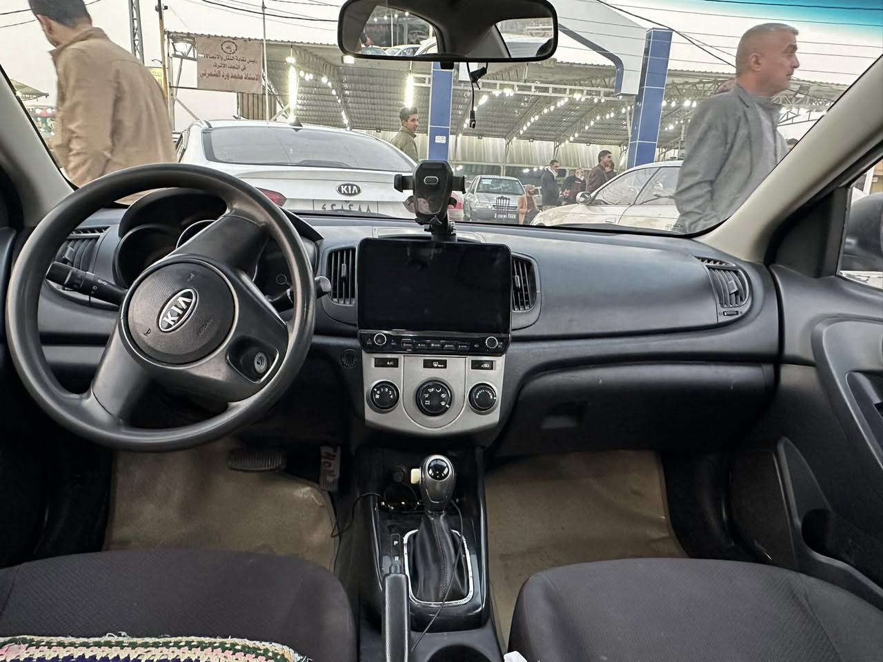 السلام عليكم سيراتو للبيع مكفولة من الصبغ والتبديل فقط بارد قليل جاهزة من كلشي كير مكينة حدادية تبريد رقم اربيل الماني وكالة باسمي مكاني النجف السعر 103 وبيها مجال قليل للاستفسار اتصال على الرقم ‭0783 148 3191‬
