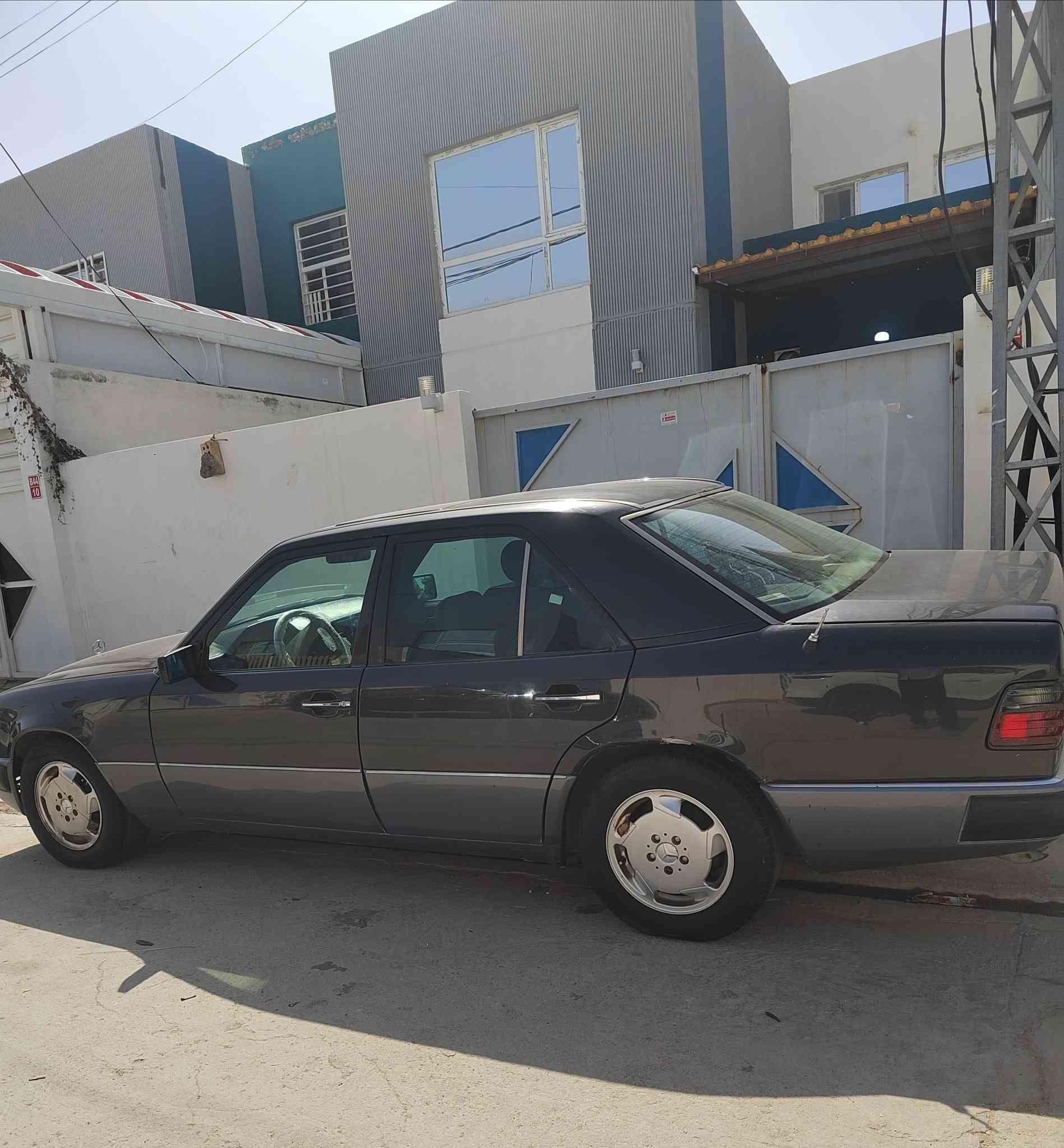 مارسيدس دب ٣٠٠ بلادي 
موديل ١٩٩٠
رقم بغداد انكليزي
داخل جلد اسود كهرباء
اوتو AUTO
مكينه  كير  حداديه تبريد كله جديد🆕🆕🆕 
تخم تاير جديد 👌 
باتري جديد👌
مكان السياره النجف
للاستفسار ***********
