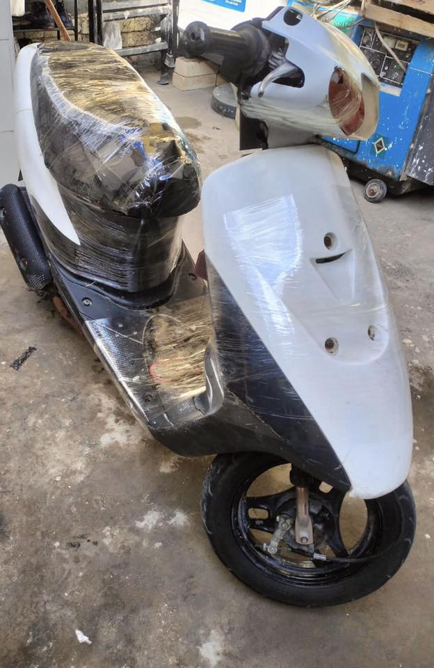 سلام عليكم دراجه ساسوكي شغاله بس ابيع كوم حديد كهربائيات شغاله سلف بس عوزها باتري تاير خلفي جديد هسه شاده السعر150وبيها مجال حك الجيه  عنوان مدينة الصدر حي طارق الشيشان 
***********
