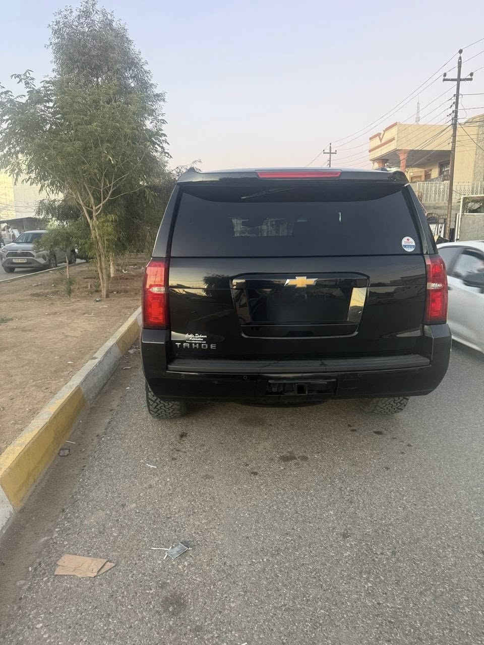 سلام عليكم 
تاهو 2020 موصفات Lt
داخل اصفر وقهواي ومطعم بل صاج 
كشنات جلد 
4ويل 
تحديد سرعه 
تحديد مسار 
تنبيه الوقوف 
يوجد خزنه بل سياره 
كشنات تدفه 
كشن كاهرباي 
سلايت السياره 
صندوق كهربائي 
بيه تلفزون 
7راكب 
السياره ما بيه صبغ بس بابين مبدل بلادي 
سعر 355وبيه مجال الطيبين 
التواصل ***********
التواصل ***********
