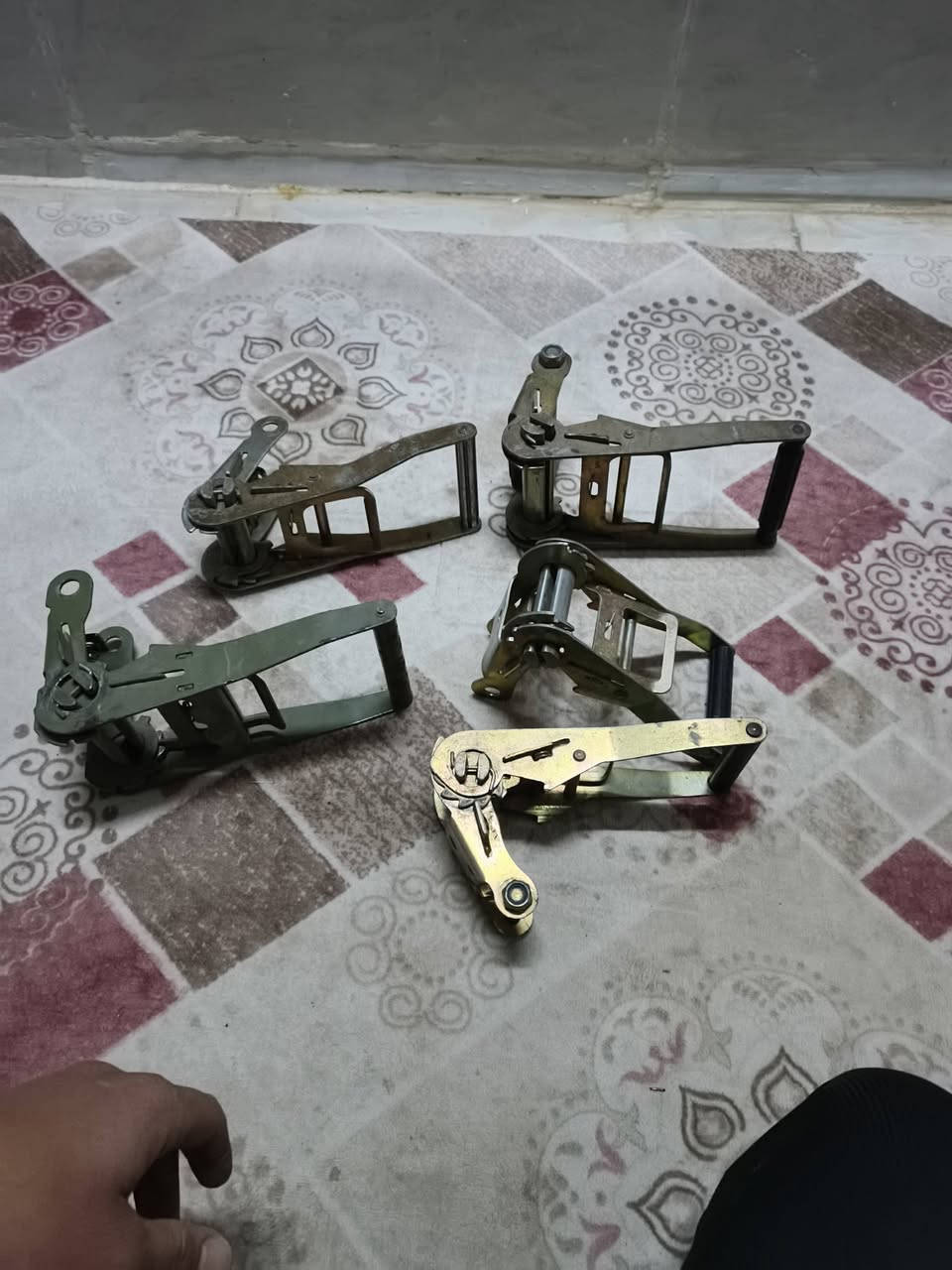 غراض يفيد ابو الحمل. يرادلهن. سفايف.  قيم وخذ.  مكاني حي العسكري. قرب محطة الشمس ***********
