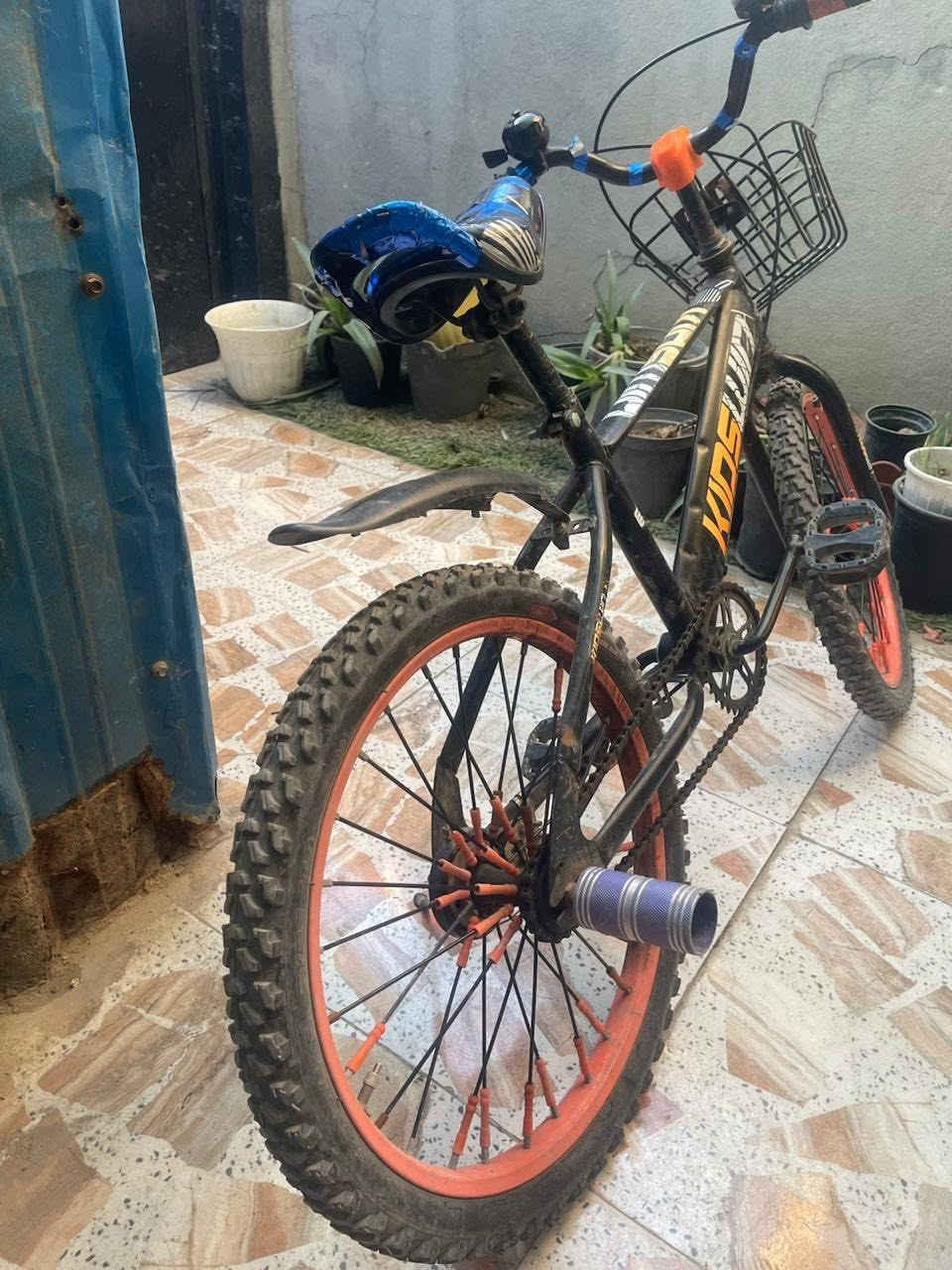 �🚲 للبيع بايسكل لون برتقالي 🚲�

✅ اللون: برتقالي🟠
✅ المقاس: 20 إنج
✅ الحالة: ممتازة وكل شيء شغال
✅ الفرامل والإطارات بحالة جيدة
✅ جاهز للاستخدام مباشرة

💰 السعر: يُذكر عند التواصل 

📞 للاستفسار والحجز:
*********** مراسلة واتس آب 

🔸 بايسكل نظيف ومناسب للأطفال والناشئين.
