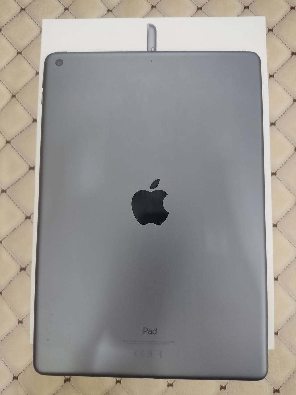 ايباد 9
ذاكرة 64
كلش نضيف لا واكع وولا مشخوط وكلشي مامبدل بي
استعمال دراسة وكامل الملحقات تجي وياه شاحنه اصلية والكارتون، والقلم والكڤر هدية وياه
السعر 250 وبي مجال بسيط للجيه
مكاني حلة
                ***********
