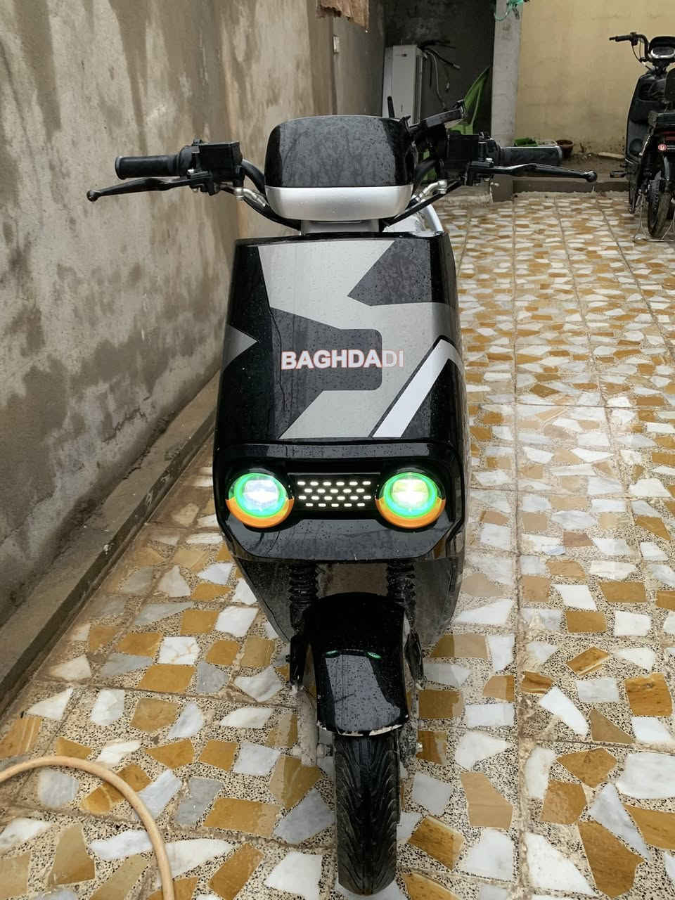 السلا عليكم. ماطور ٣١٨. للبيع.     مواصفات. معروفه.        مكاني. موصل. مزراع. زيونه. قرب. المرور.    رقمي. ***********.
