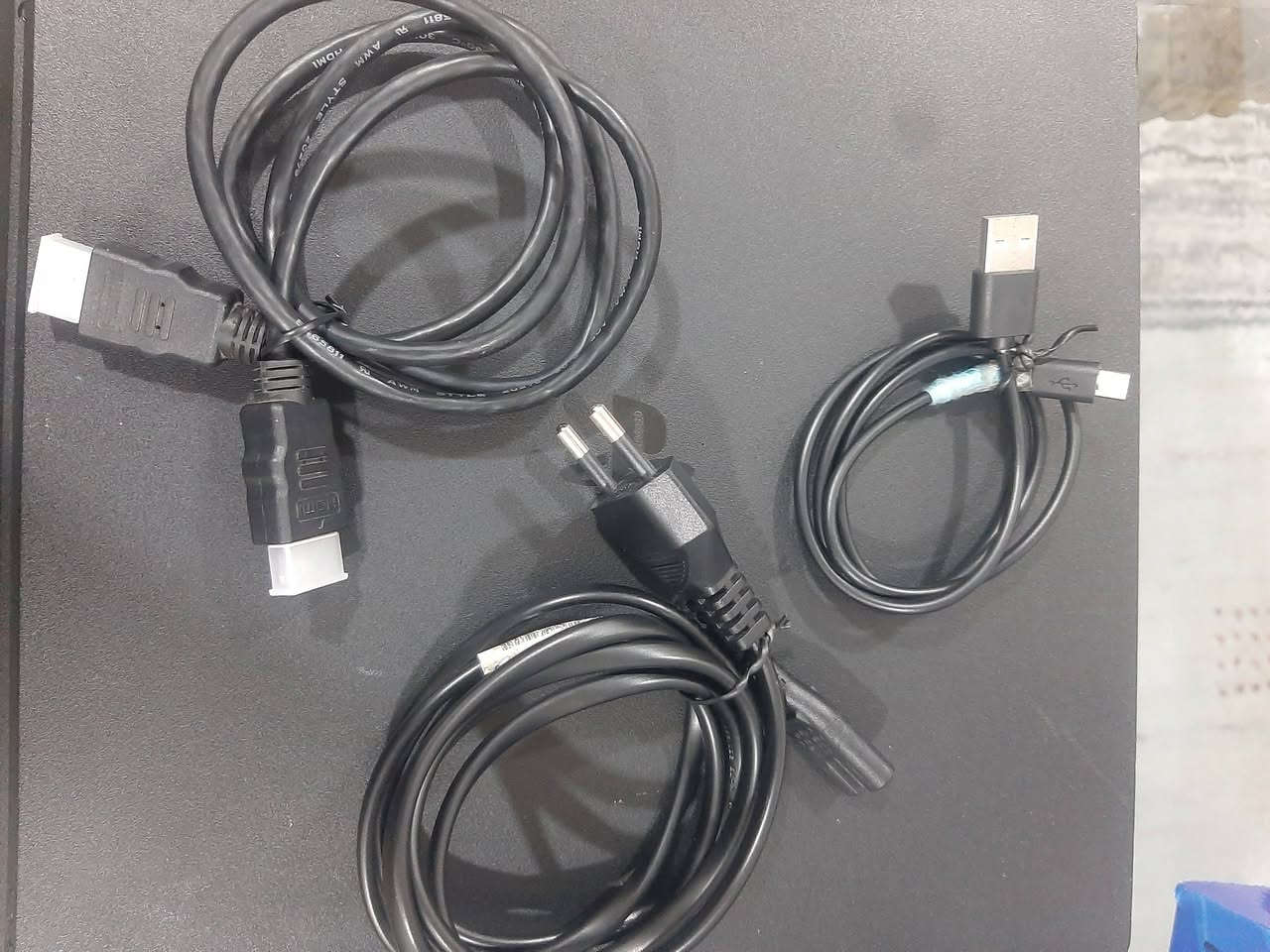 بلاستيشن 4 سلم اونلاين غير مهكر للبيع كامل ملحقات السعر 230 وبيه مجال 
بيه 4 الالعاب وي القرص يصيرن 5 
GTA 5 
FC 26
FULL GUYS 
eFOOTBALL 
ASPHALT LEGEND 
الذاكرة 500GB 
النظام 13.02
البلي نظيف 
للتواصل
***********
