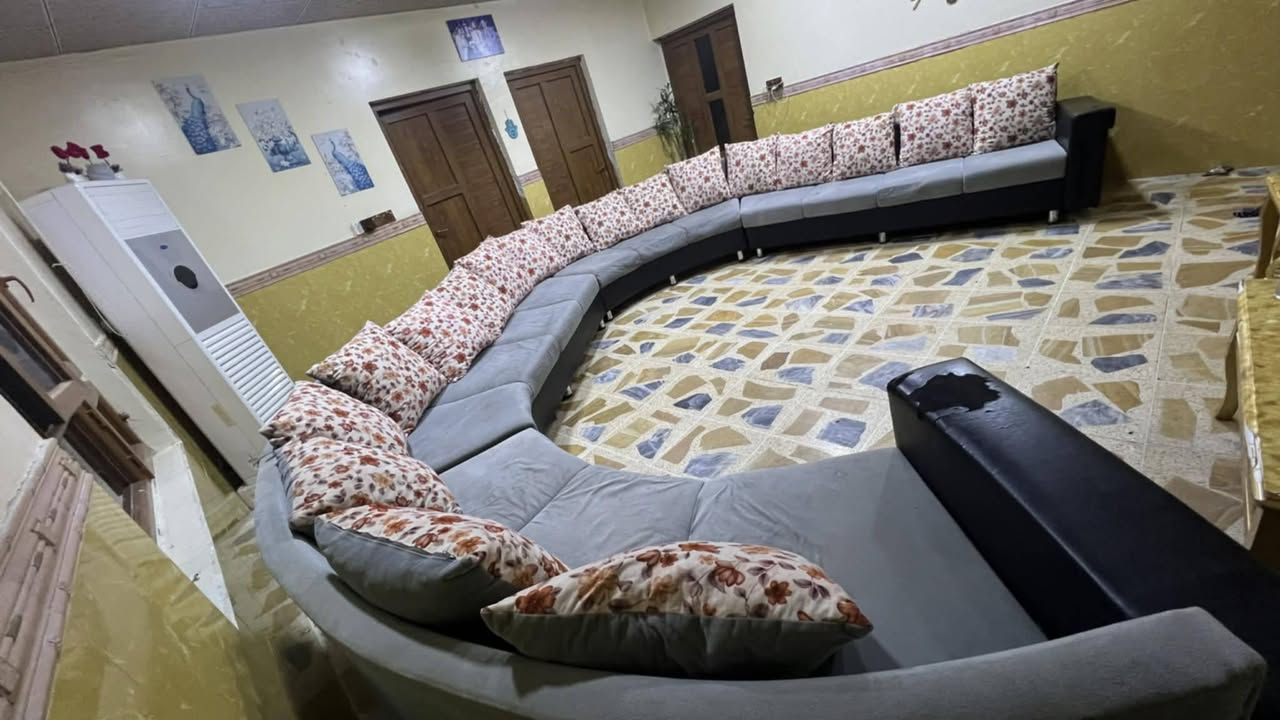 ديوان راقي ١٤ متر مع ١٤ كوشة كبار يصير قطع عادي💯👍 نضيف جدا للبيع قيم سعر واذا يناسبني ابيع وبل الف عافية


**إذا كنت صاحب هذا الإعلان وتريد حذفه لأي سبب، رجاءا أرسل رسالة إلى الدعم الفني**