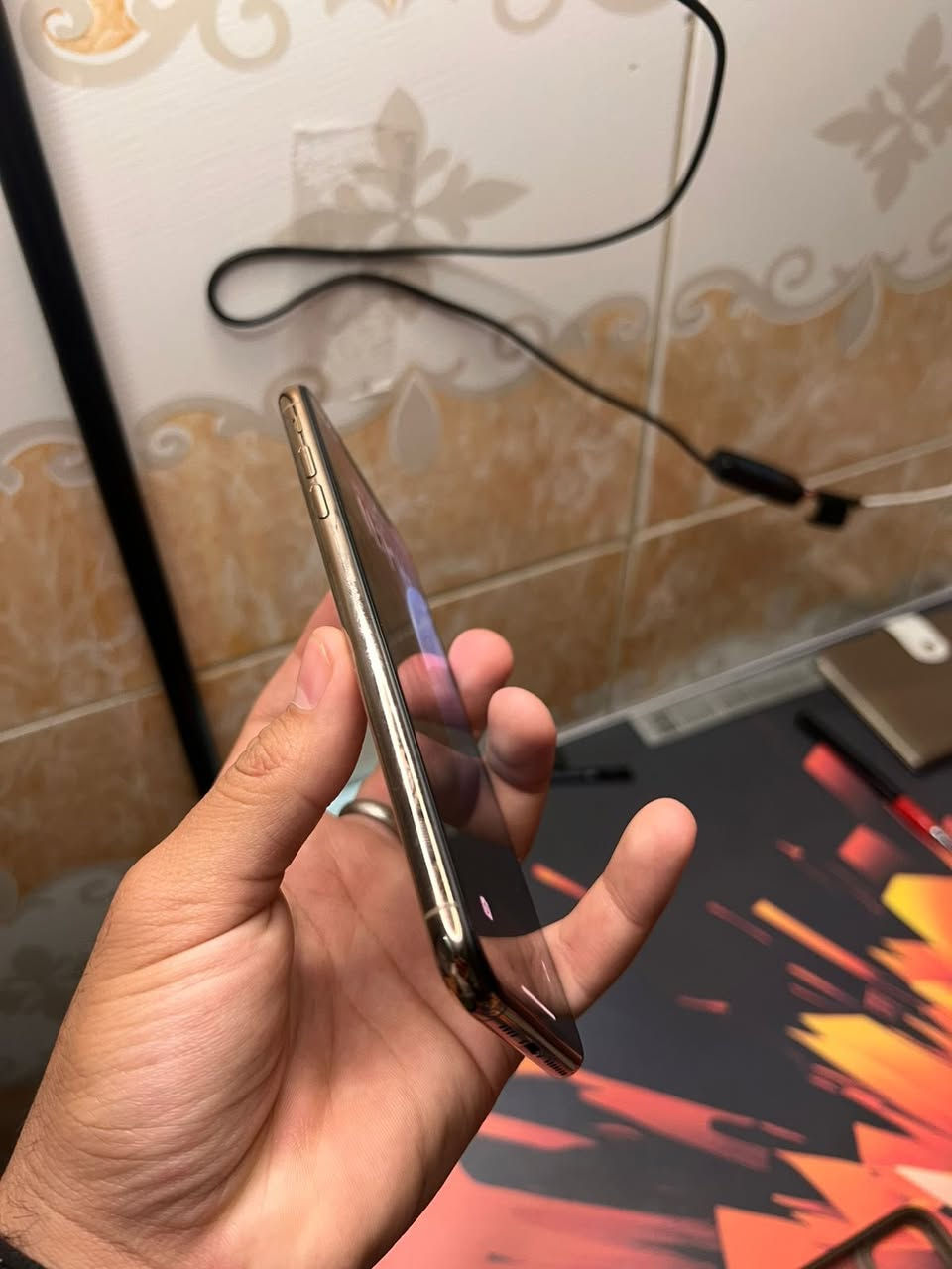 ايفون اكس ماكس 256  بطاريته78 نضافه90% فقط ضهر مفطر و السماعه الفوك متشتغل البقيه كله شغال فيس ايدي كامرات كله شغال مكاني بغداد حي الجامعه ***********
