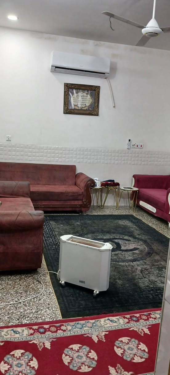 بيت للبيع ١٠٠ م مربع ١٠×١٠
سكينه الزراعي مقاطعه ٢ع ٨ قريب جدا من مقاطعه ٢ع٩ .خدمات مي مجاري كهرباء 
البيت .استقبال ٥ ×٤.٥٠
غرفه نفس القياس
مطبخ مفتوح 
خدمات
للاستفسار
***********
