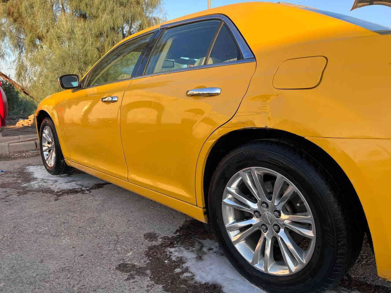 كرايسلر
للبيع اوباما 
سيارة جاهزة حدادة تخم تاير 
تحويل مباشر 
محرك مبدل بي بطله 
سيارة فول مواصفات للاخير 
موديل 2012
فول تحكم 
محرك هيمي 5700
السعر130
مكان ميسان 
***********
والسونر باخر صورة كلشي موضح
