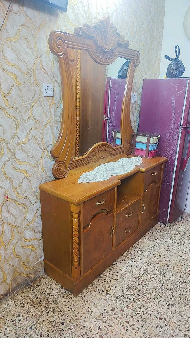 إسلام عليكم غرفه نوم صاج داخل خارج تكمه ٨ بوب ملحق  معه زاويه 2 باب ملحق معه صوميه وكومديات  وميز تواليت  السعر مليون ونص  وبيه مجال      1500/000      @إشارة ***********وتساب ***********اتصال
