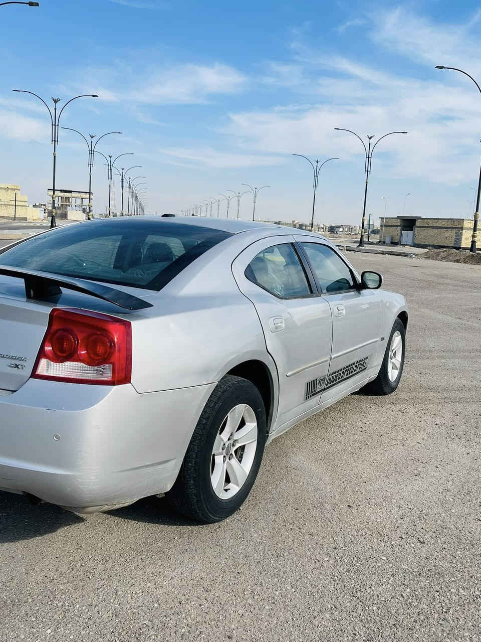 السلام عليكم جارجر 2010 وارد كندي  رقم ارييل بسم كردي جاهز للتحويل او الوكاله مكفوله من الضربه والتبديل مكينه 3500 اصل Abs  وكامره بلاديه وحساسات كير ومحرك مكفولات حداديه 80% علما السياره بيه مكانات لكط اخياس فقط السياره مال بيت ممشتغله خط ماشيه 200 الف السعر 90 ورقه العنوان بصره/ ياسين خريبط / تليفون ***********
